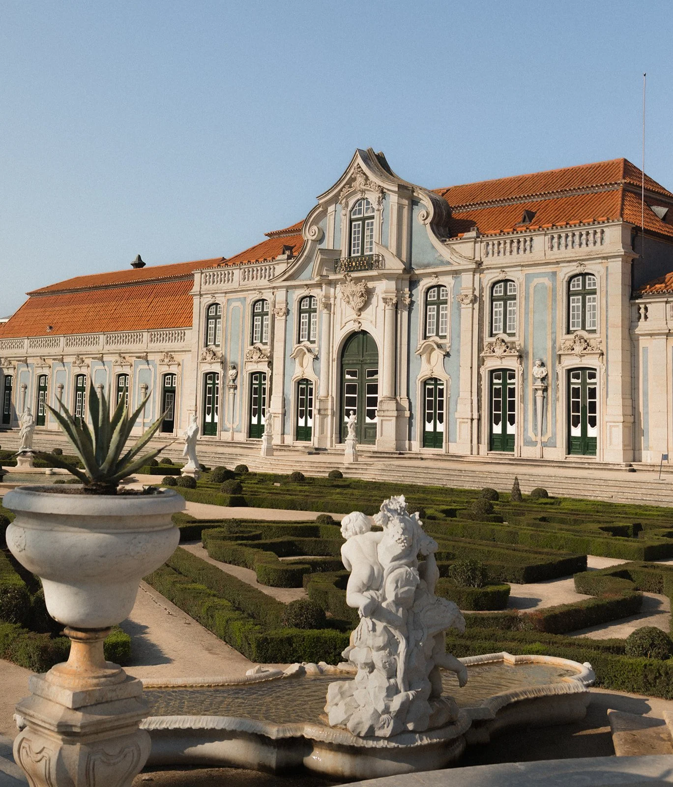 WHERE HIGH-END DESTINATION WEDDINGS ACTUALLY HAPPEN IN PORTUGAL