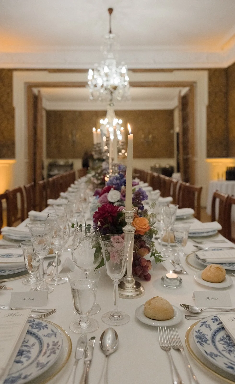 Long candlelit dinner table at Grémio Literário Lisbon with crystal chandeliers and formal place settings, editorial photography by The Lopes Photography