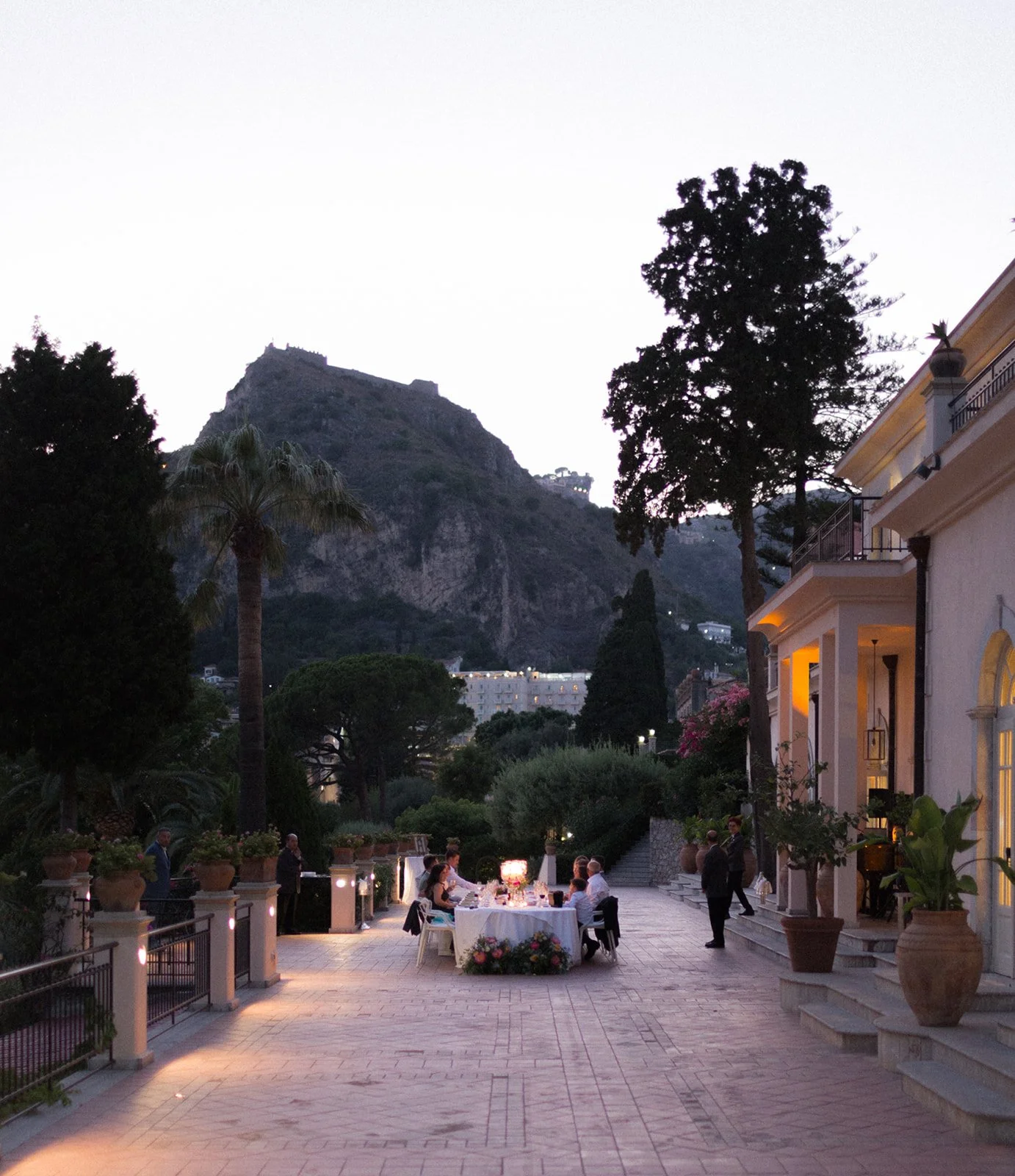 Candlelit wedding reception dinner at Grand Hotel Timeo with live piano music, Taormina Sicily | The Lopes Photography