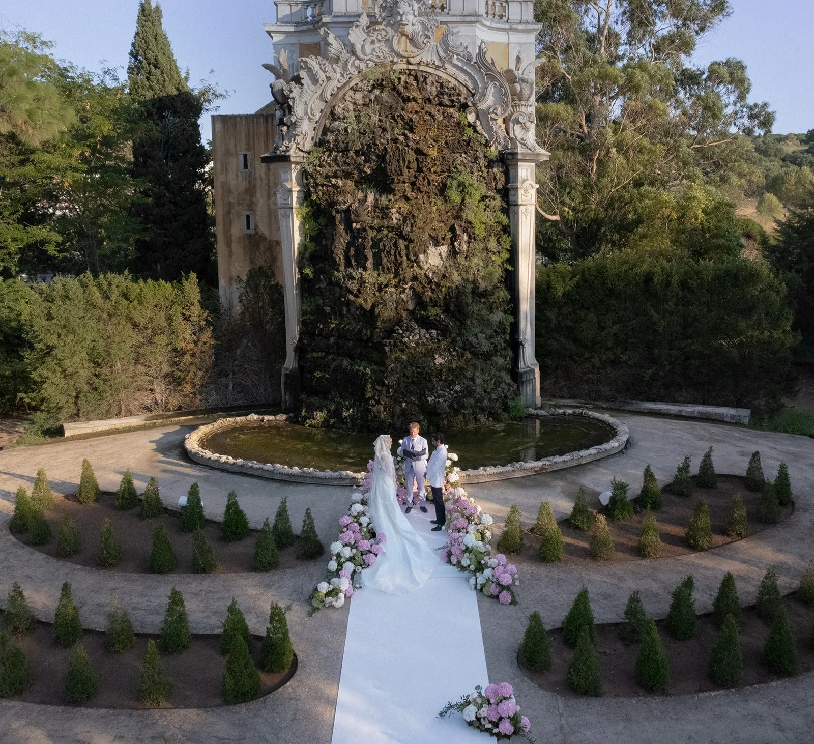 Best time of year to get married in Portugal — ceremony setup with architectural lines and soft light, photographed by The Lopes Photography