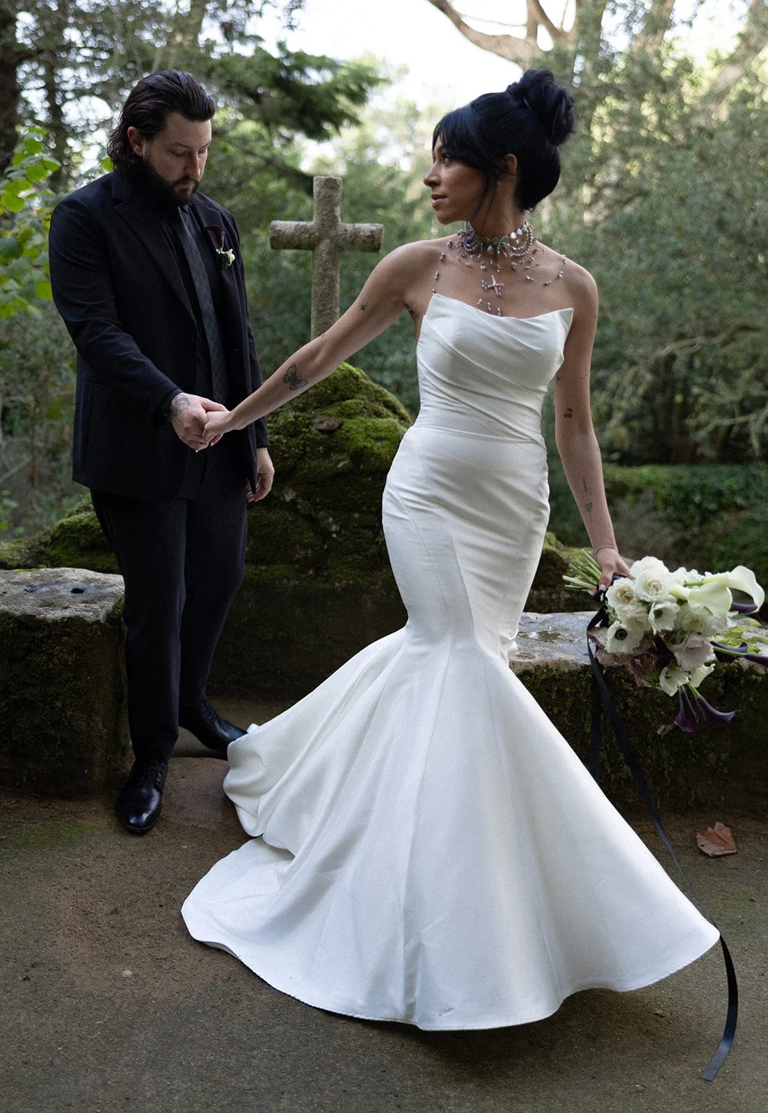 Bride and groom at Convento dos Capuchos