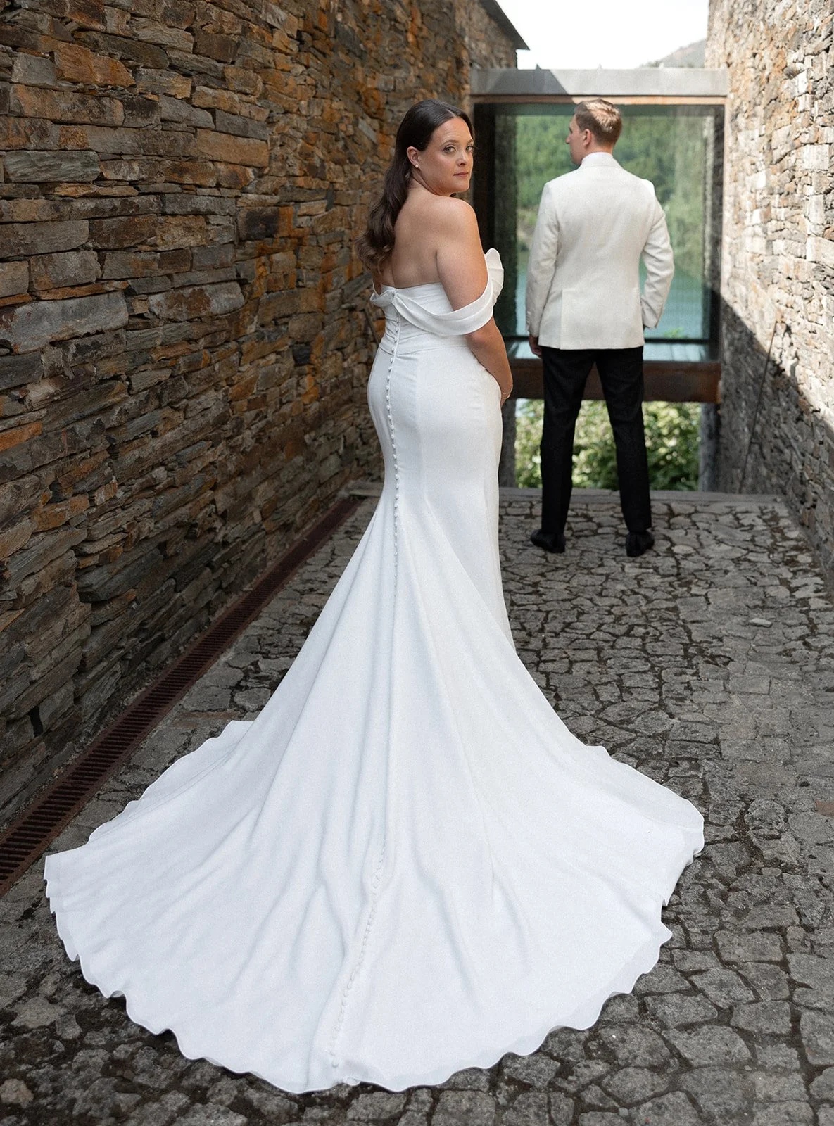 Bride and groom in a stone corridor at Octant Douro, photographed by The Lopes Photography