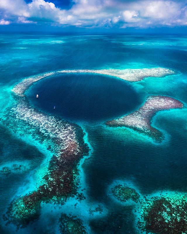 984 feet wide and 410 feet deep. Have you heard of the Blue Hole off the coast of Belize? I finally checked droning this gem off my bucket list! Thanks to @hamanasi_resort 🙌🏻🐠
I had to choose diving it or droning and I couldn&rsquo;t resist the ch