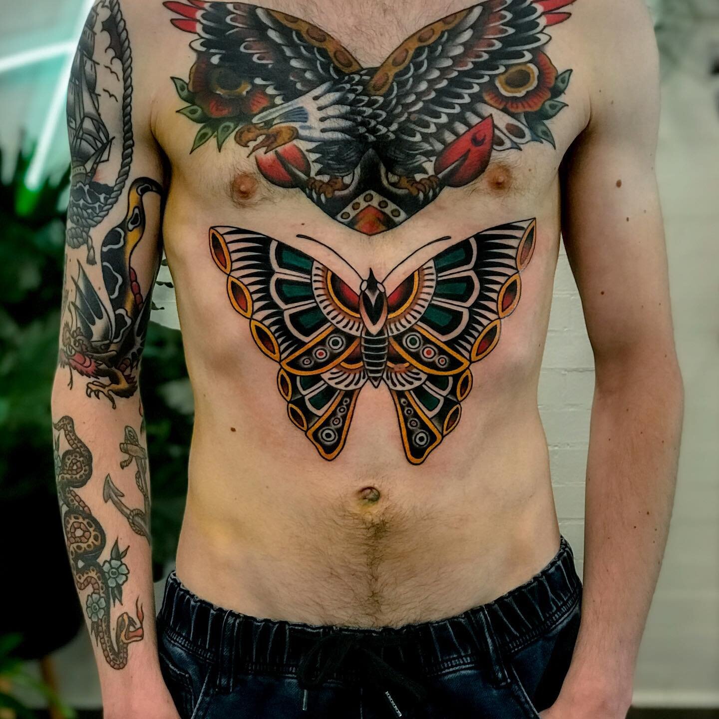 I got to do this #christianwarlich butterfly on @gordo_greens tummykins a little while back. You crushed it man, super tough 💪💪 Sorry, I can&rsquo;t remember who did that eagle!
.
.
.
#Inkcultr #boldwillhold #americanatattoos #classictattoos #boldt