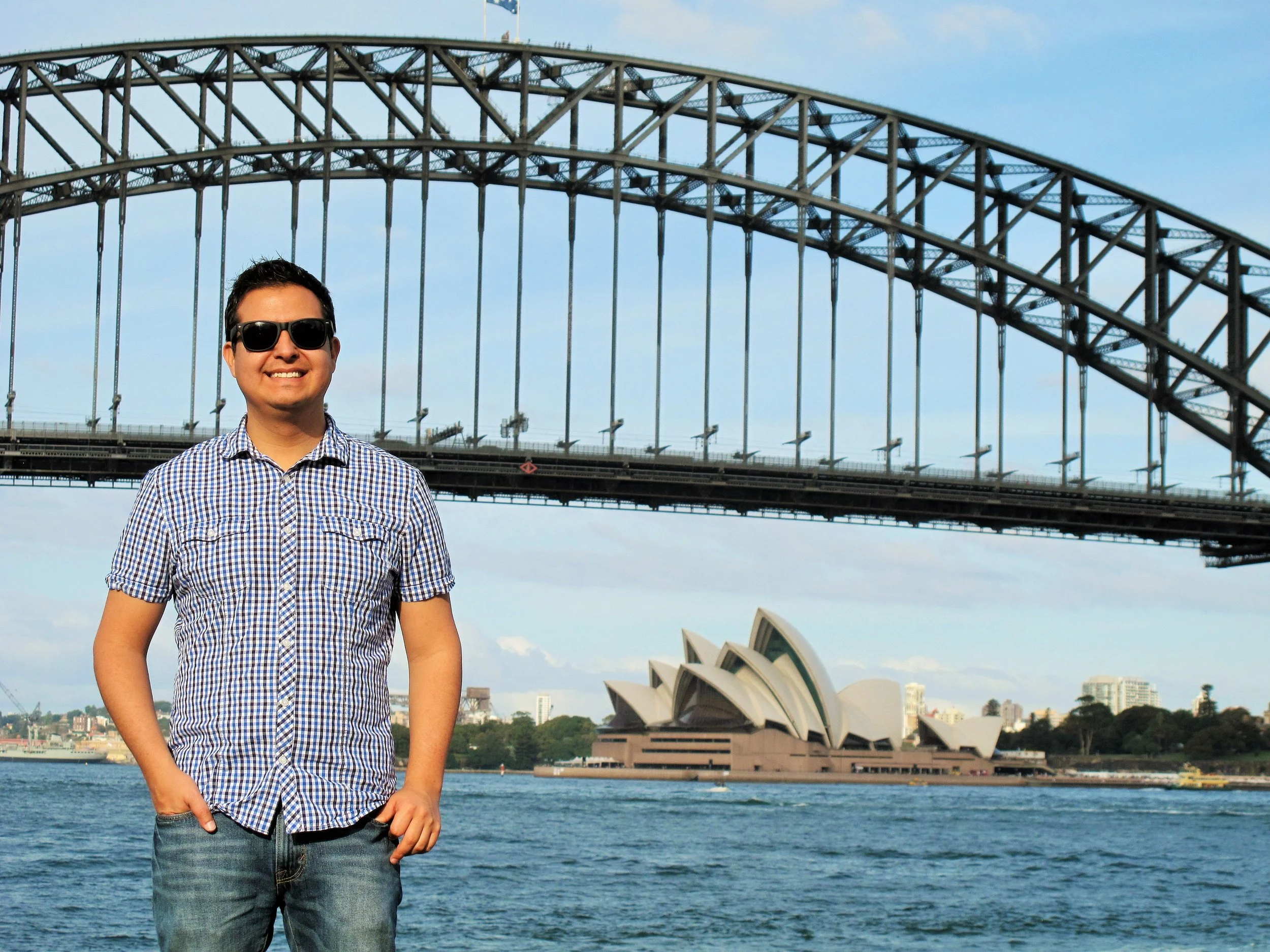 Roberto in front of the two Sydney's iconic symbols (when he arrived to Australia)