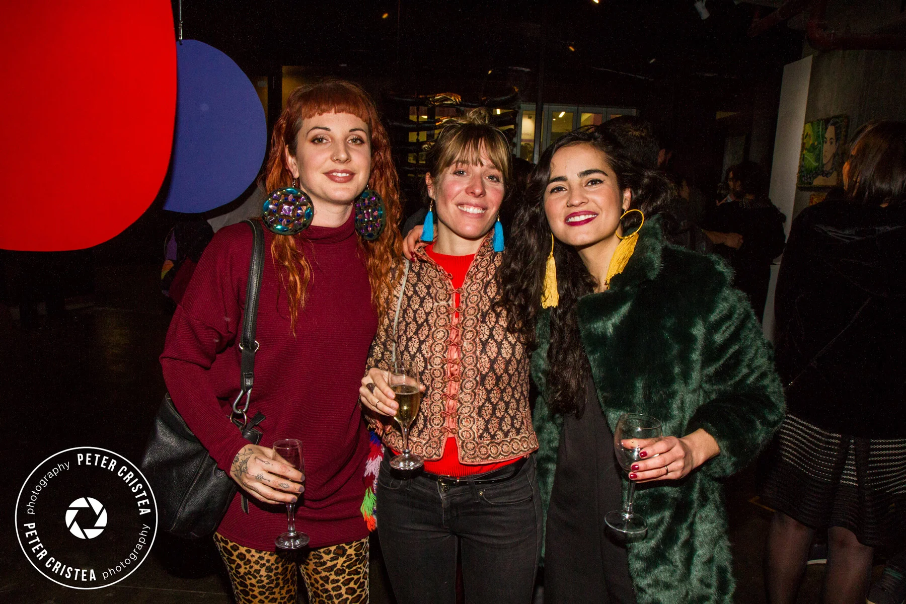 FOTO 8: Rachael, Lucy & Katherine during the opening. Photo by Peter Cristea
