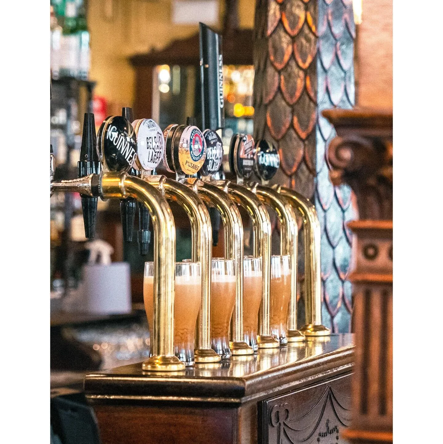 151/365 \ The Crown, Belfast, UK | it&rsquo;s true, the Guinness tastes better over there 

#gh5 #belfast #thecrownsaloon