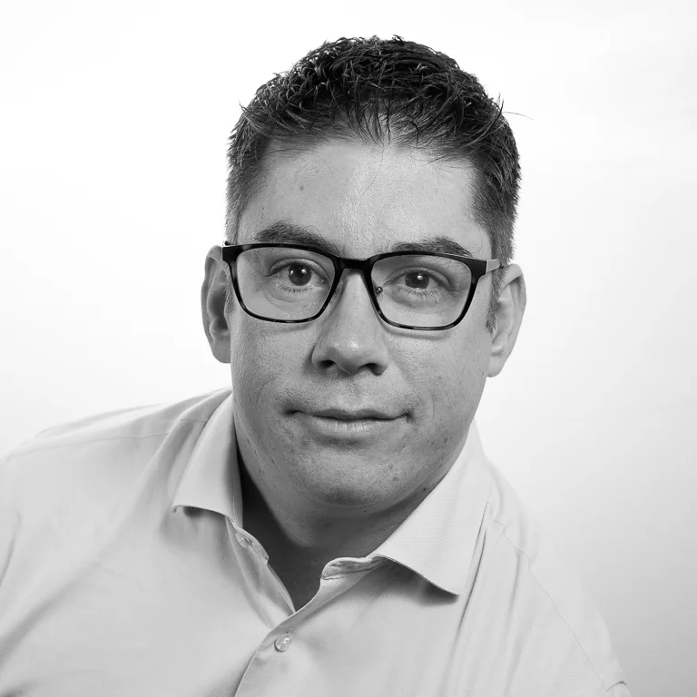 Geoff+Swaine_ProfileBooth_FREE+B&W-4674.jpg
