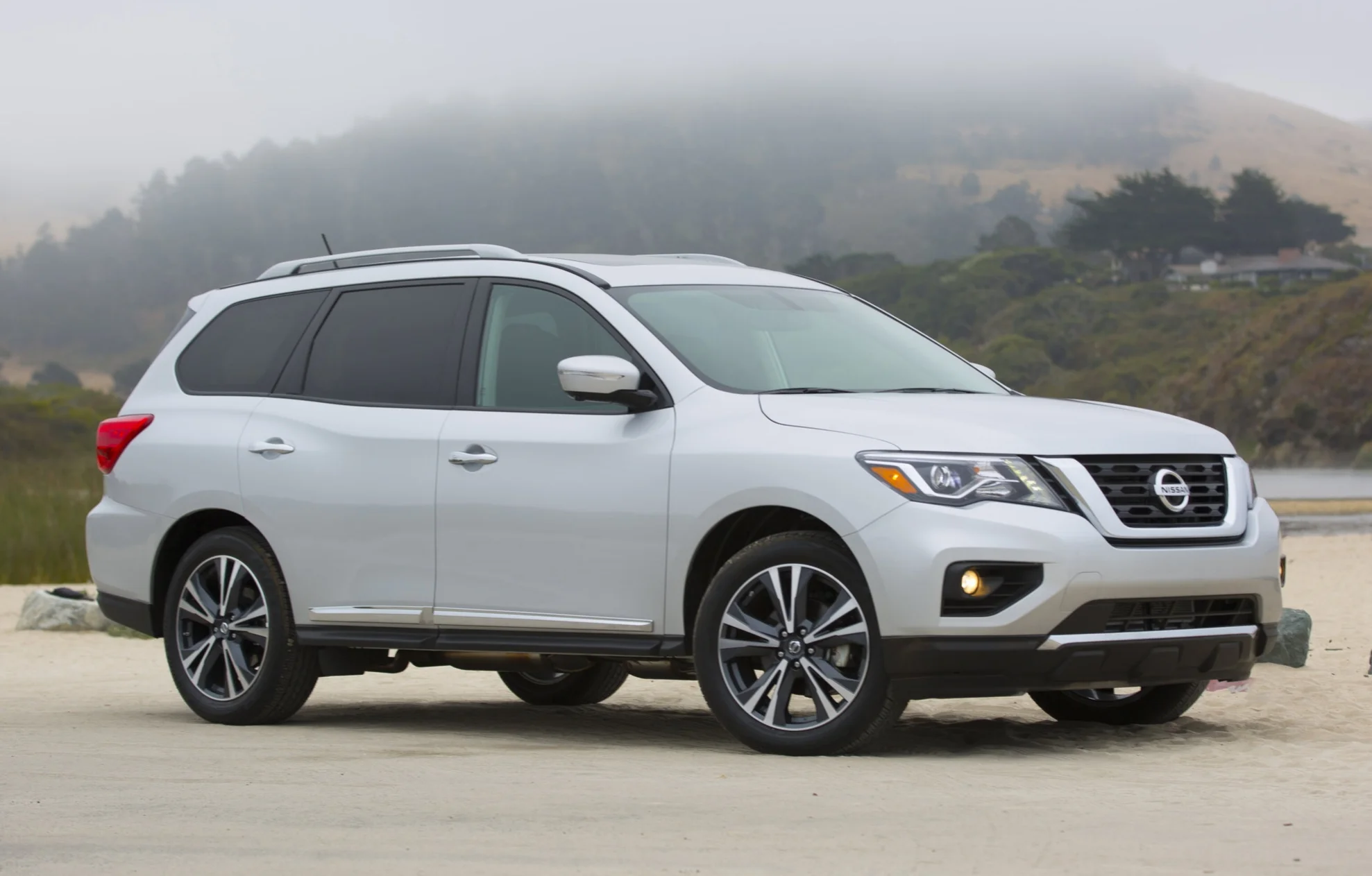 2017_nissan_pathfinder_18.jpg