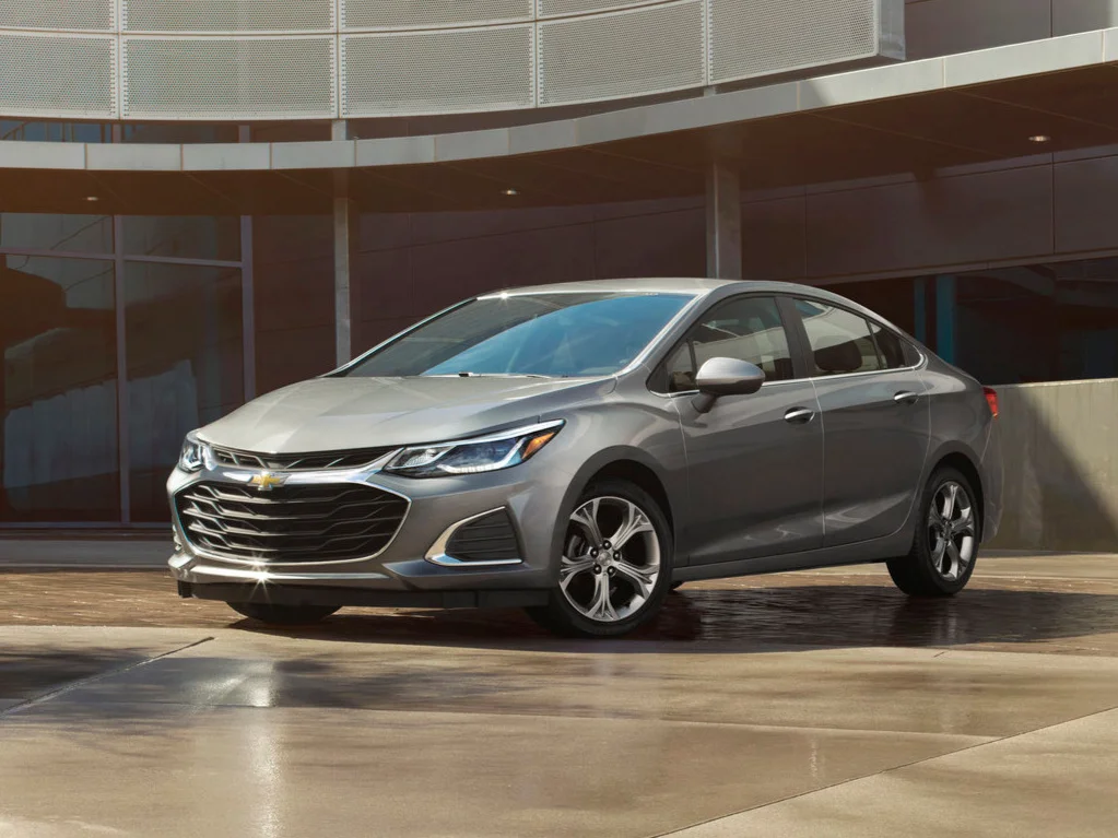 2019-Chevrolet-Cruze-004.jpg