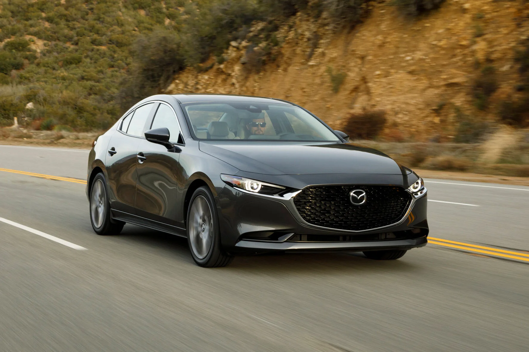 2019-Mazda3-Sedan_8.jpg