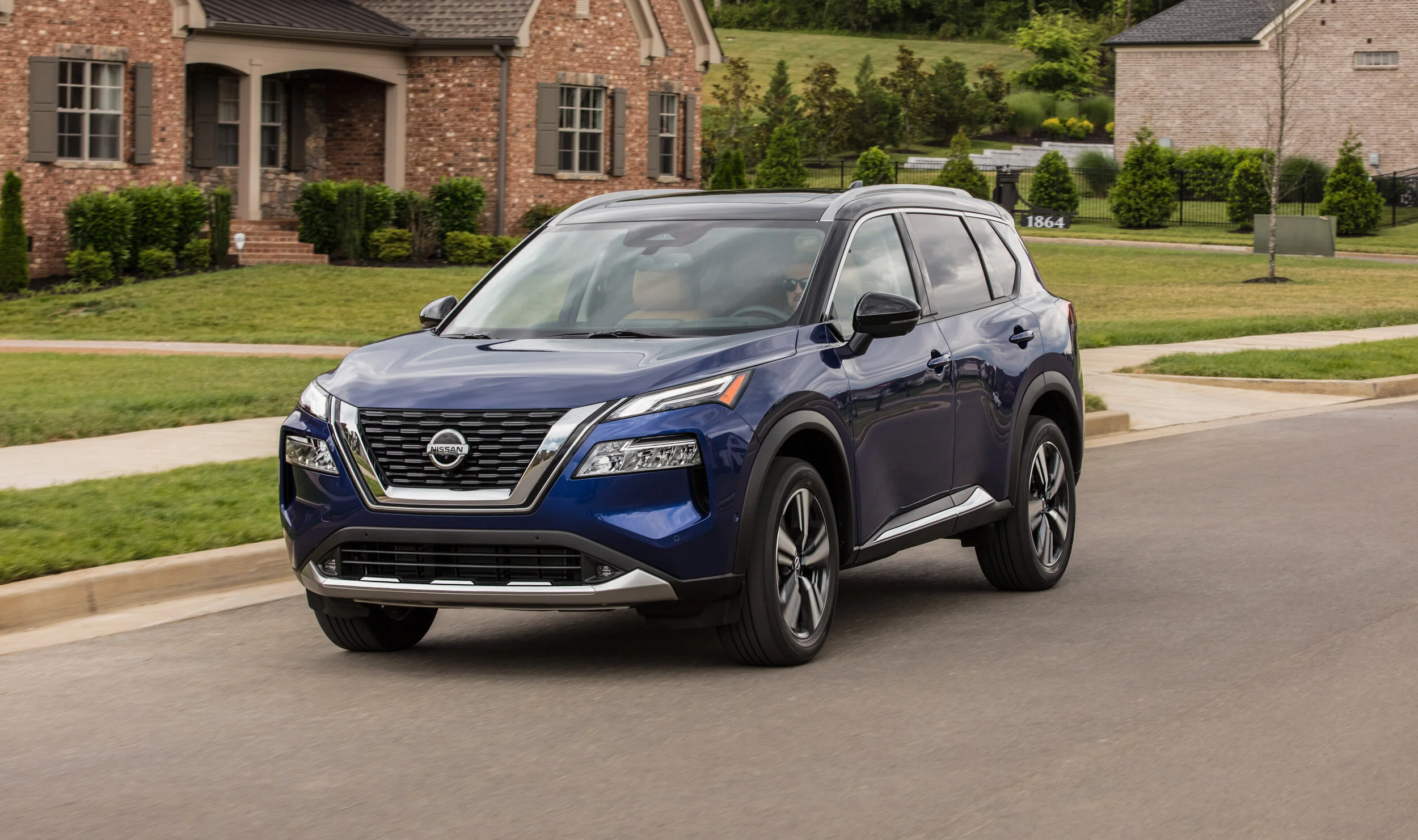 2021 Nissan Rogue_Blue-2-source.jpg