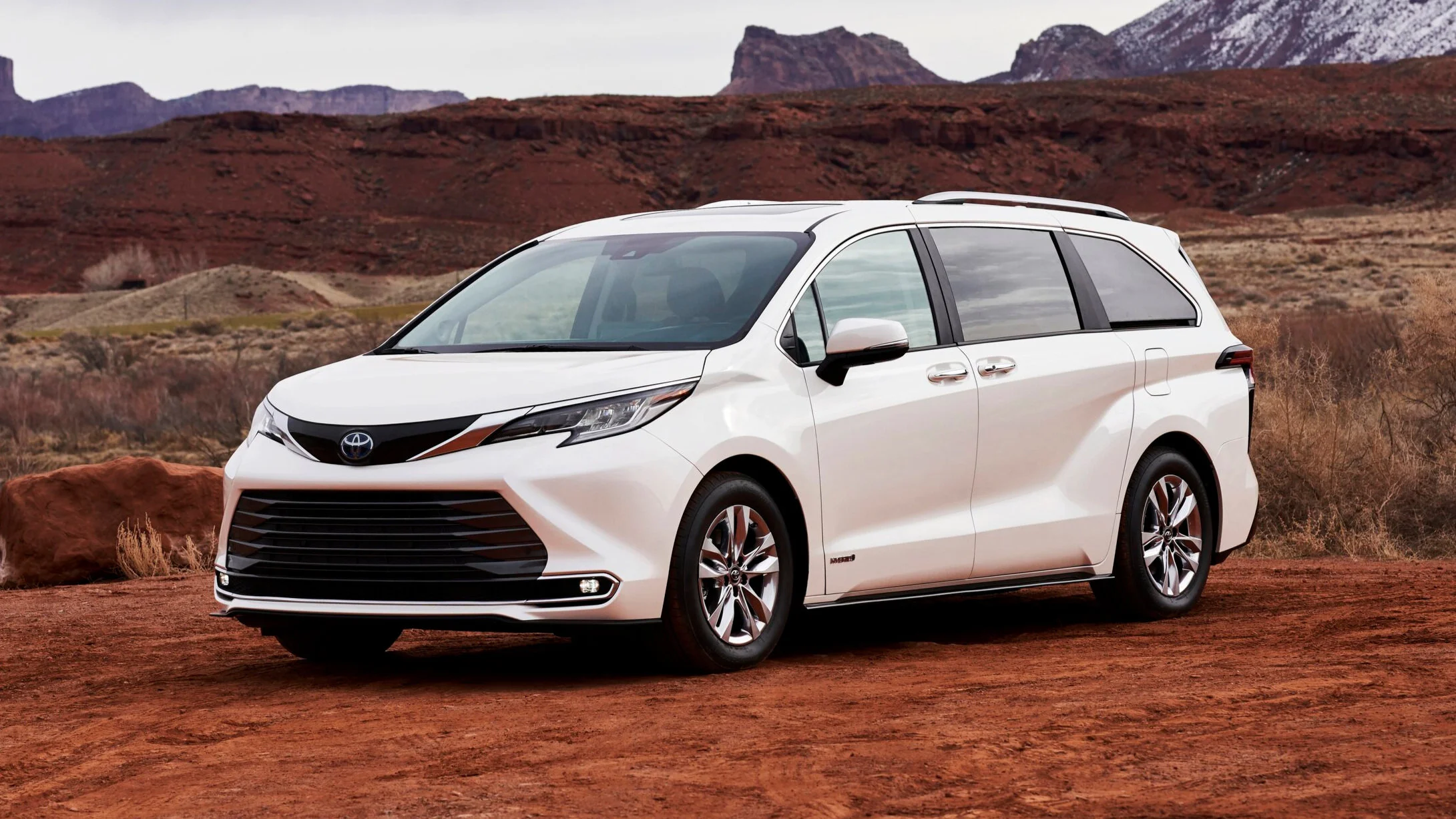 2021_Toyota_Sienna_Limited_01-cropped.jpg