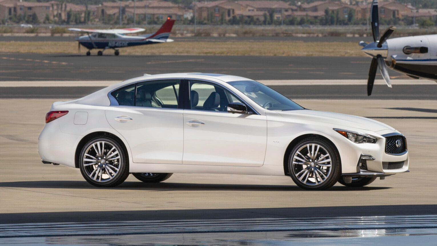 INF_E30_Q50-03-source.jpg