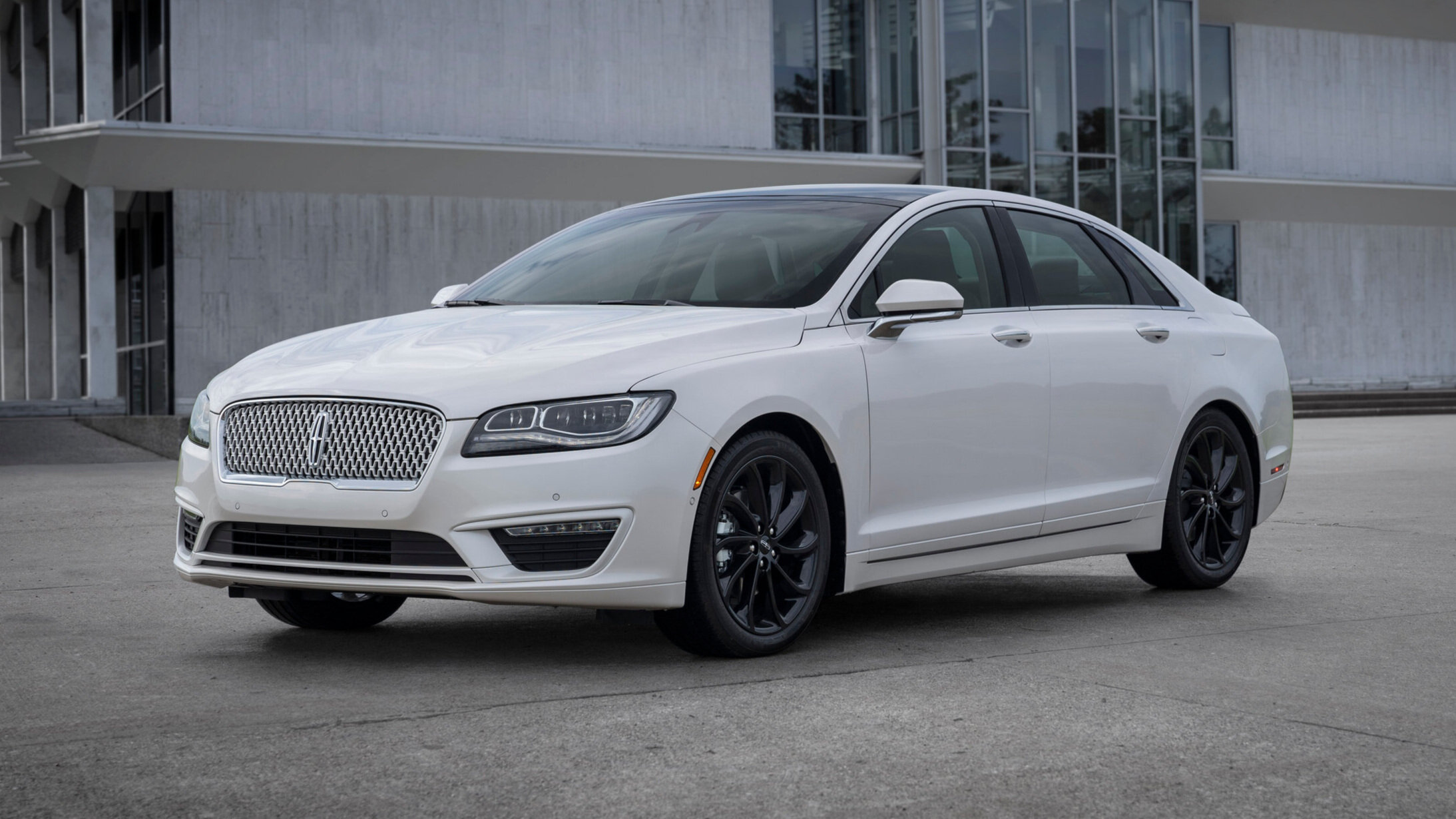 _DSC0126-1_White_MKZ_C1.jpg