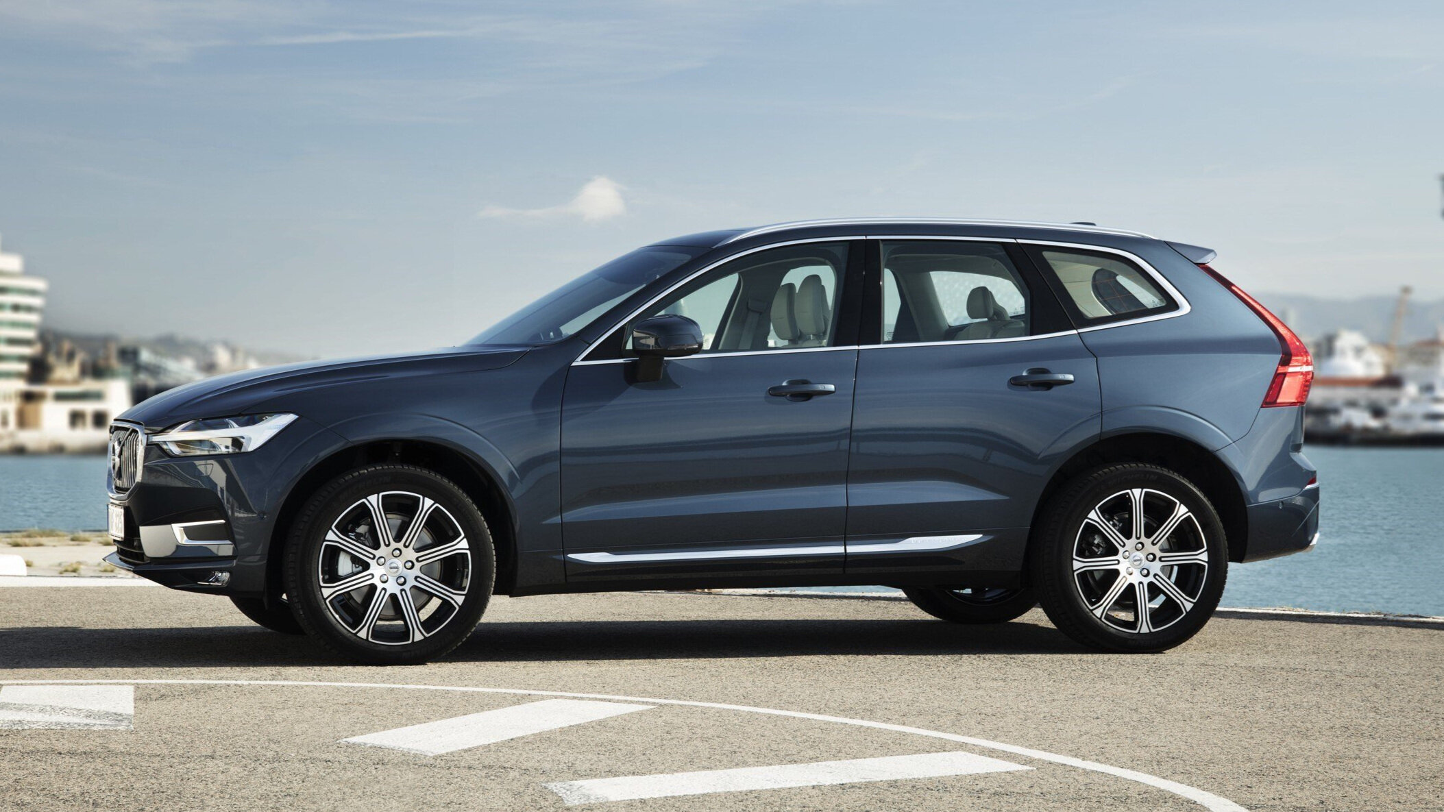 208163_The_new_Volvo_XC60_T6.jpg