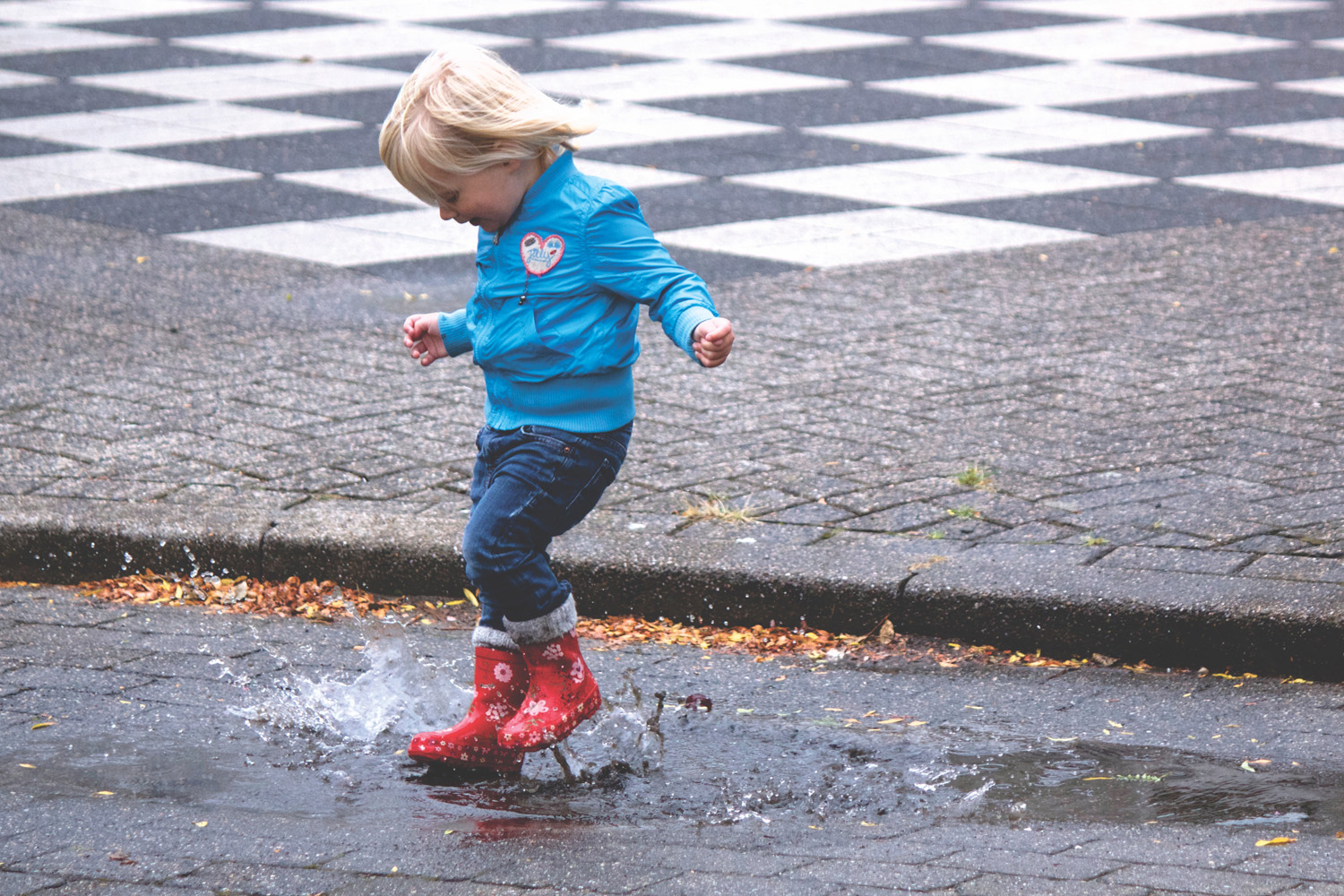 child-fun-jump-69896.jpg