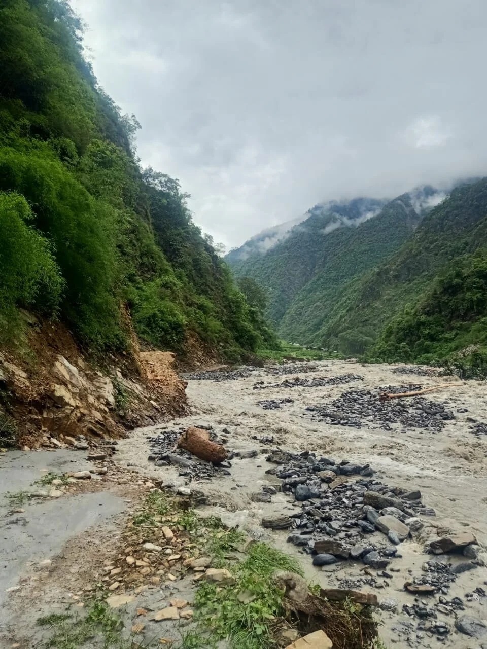 Die Strasse nach Yangri ist zur Zeit nicht passierbar.