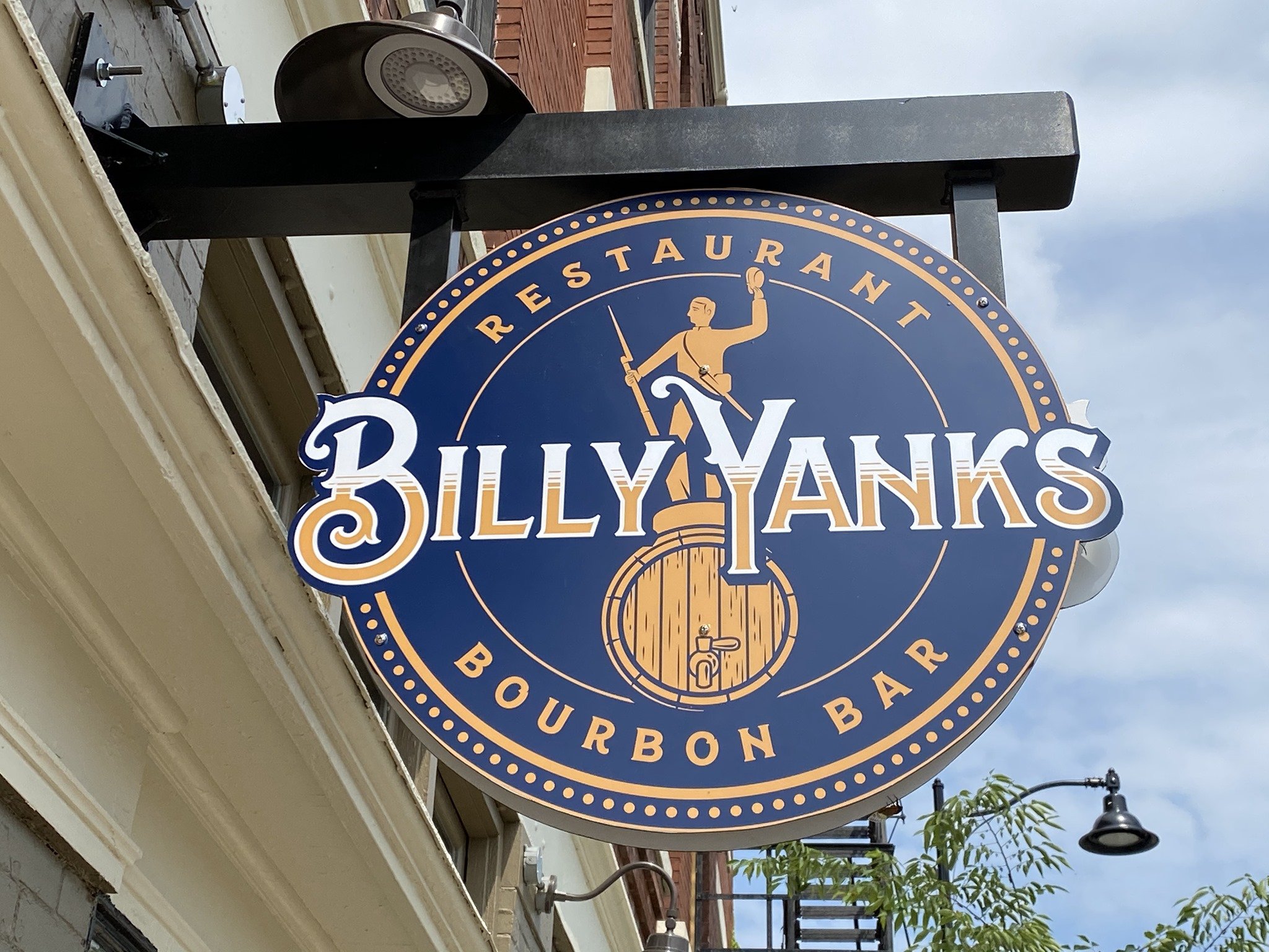 BillyYanks_Facade_June2021_TVHamilton_Sign_closeup.jpg