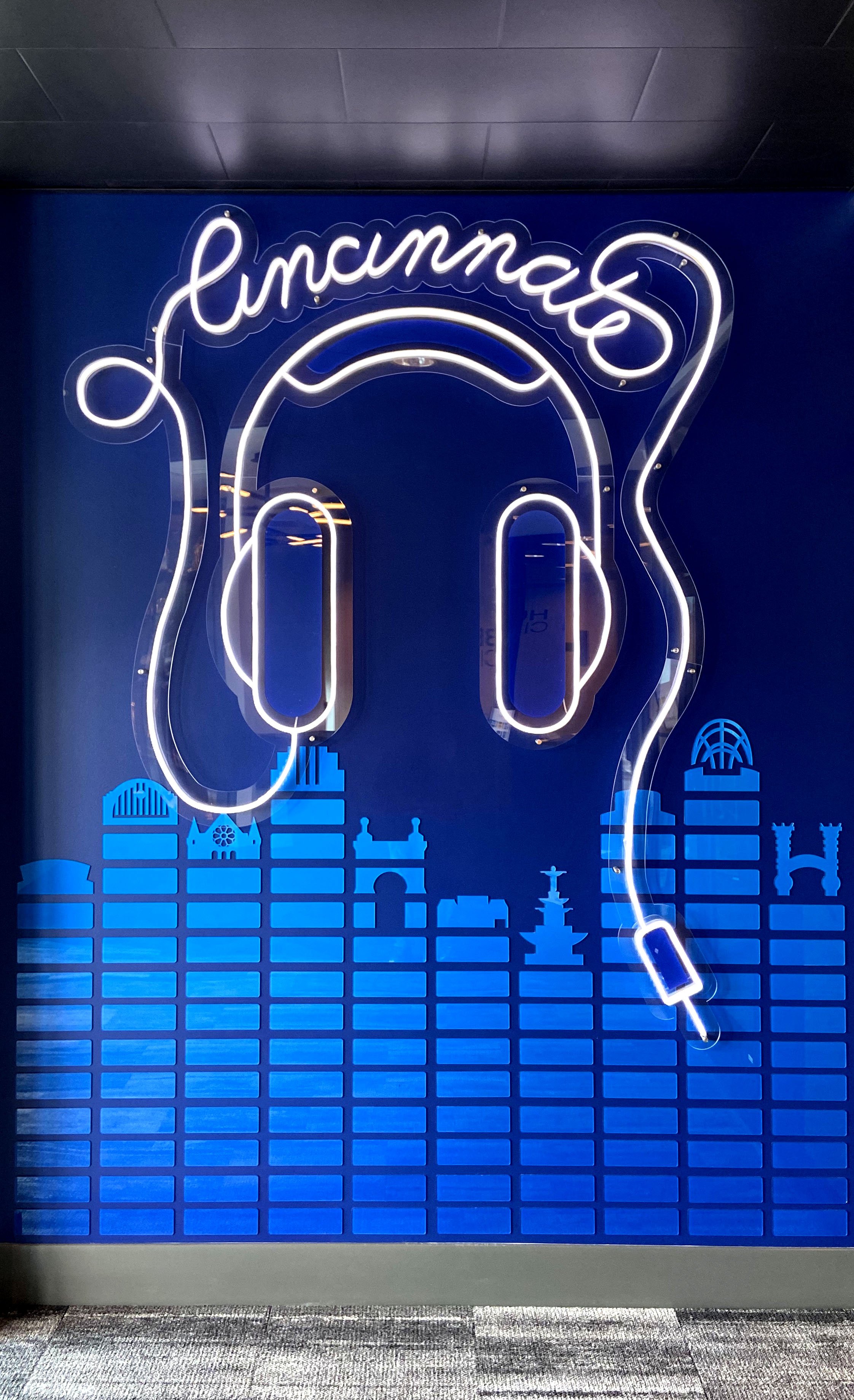 BilliterStudio_Hubbard_2060_Entrance_SelfieWall.jpg