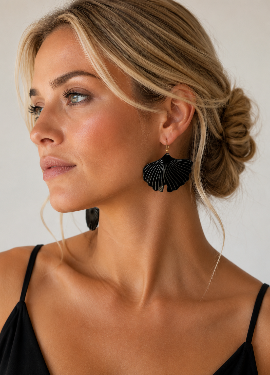 Ginkgo Leaf Earrings – Black