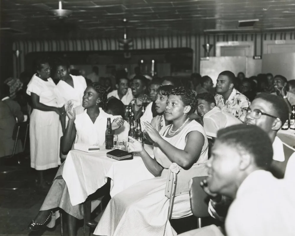close-view-of-audience-at-dew-drop-inn-1024x817.jpg