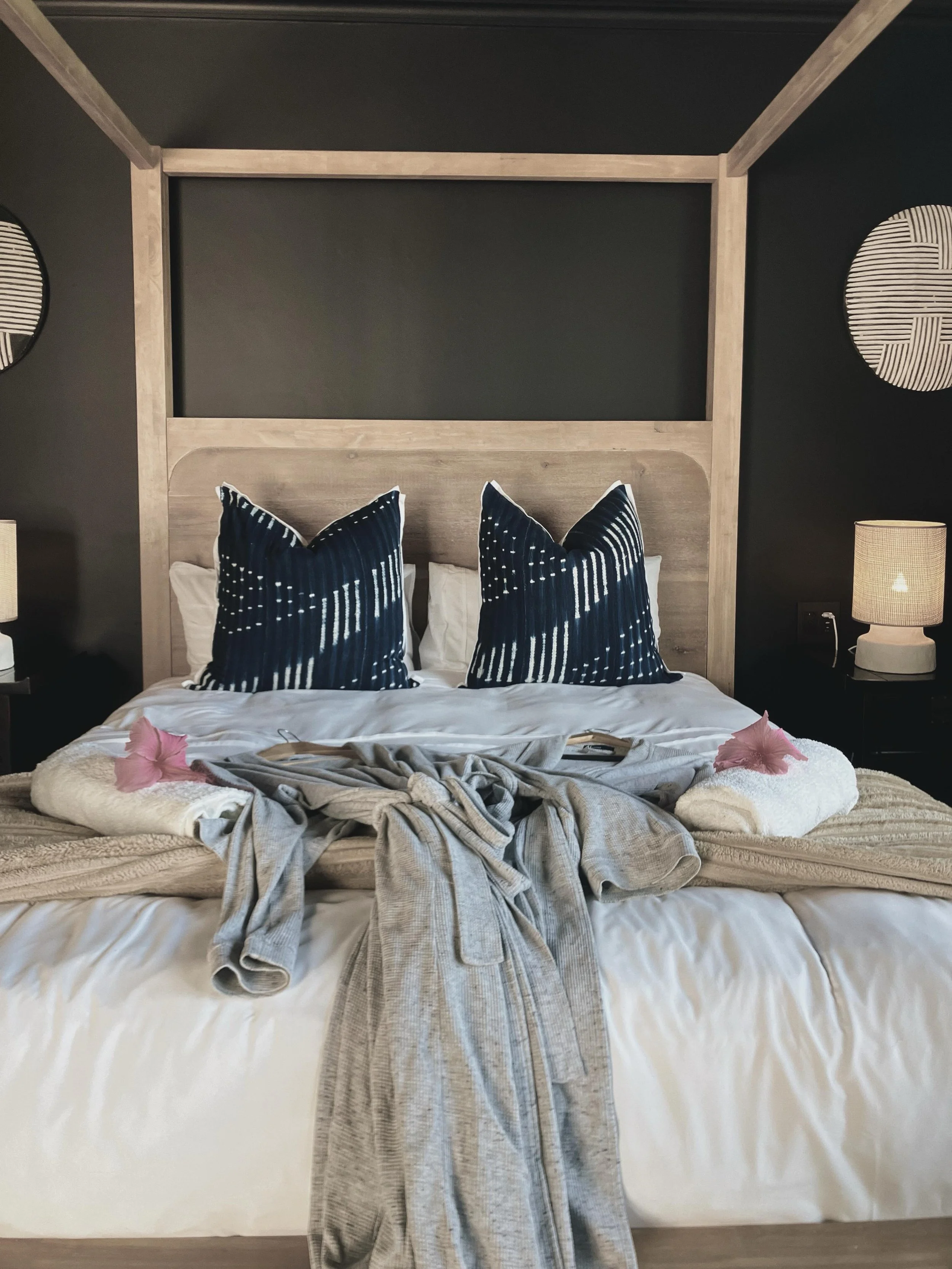 Booked the Midnight Palace?
Step inside, slip your gown on and the outside world falls silent.

#spaday #plettenbergbay #celebration #relaxation #gowns