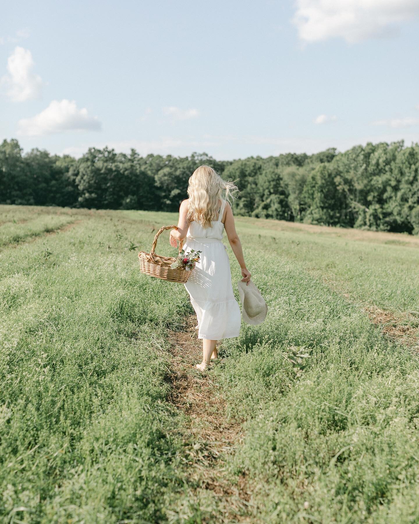 &ldquo;Springtime is the land awakening. The March winds are the morning yawn.&rdquo; &mdash;Lewis Grizzard 🌷

📷 @jenmorrisseyphoto