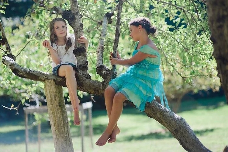  Connecting in apples trees at Hollyhock. © Darshan Alexander 