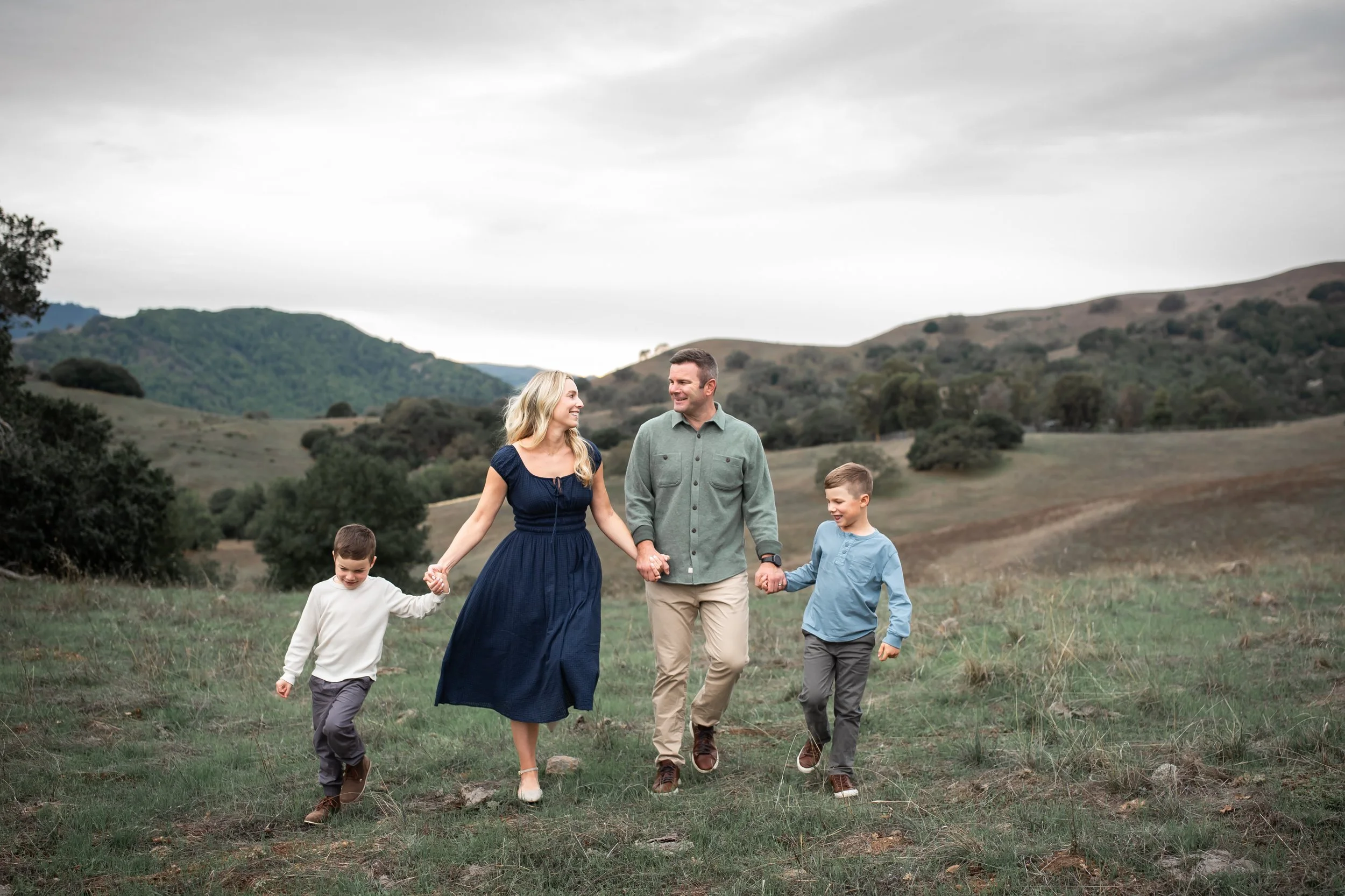 What to Wear for Family Photos That Will Look Good on Holiday Cards and Gifts in Marin
