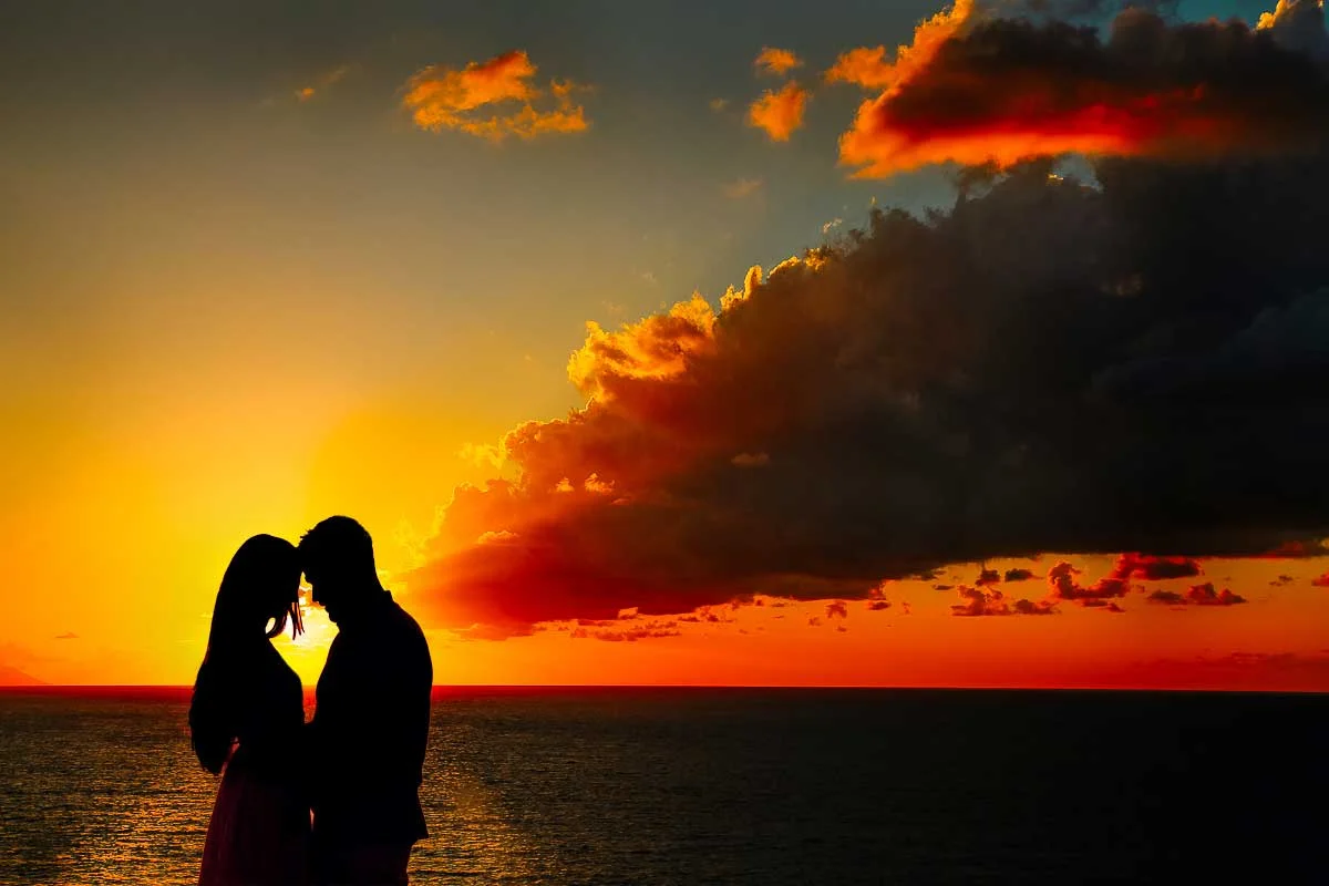 love-couple-in-sunset.jpg