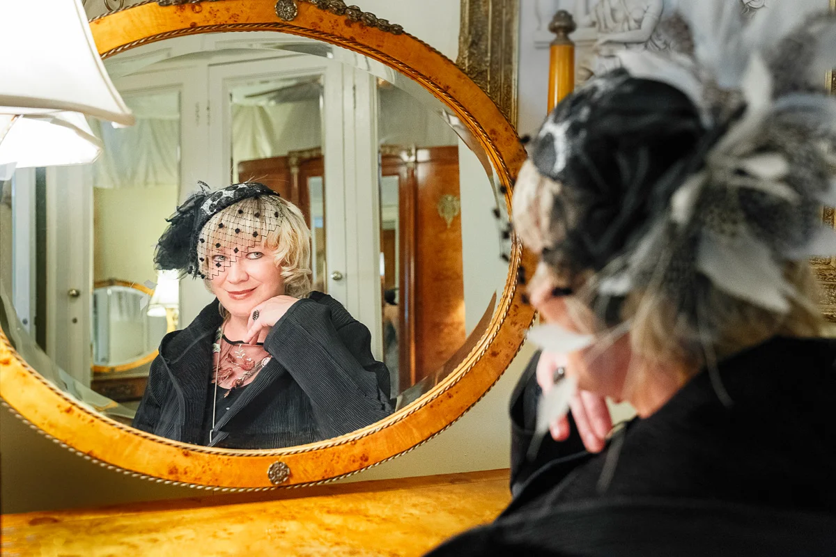 reflection-woman-in-mirror.jpg