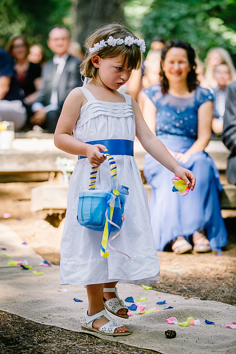 kids-with-flower-at-wedding.jpg