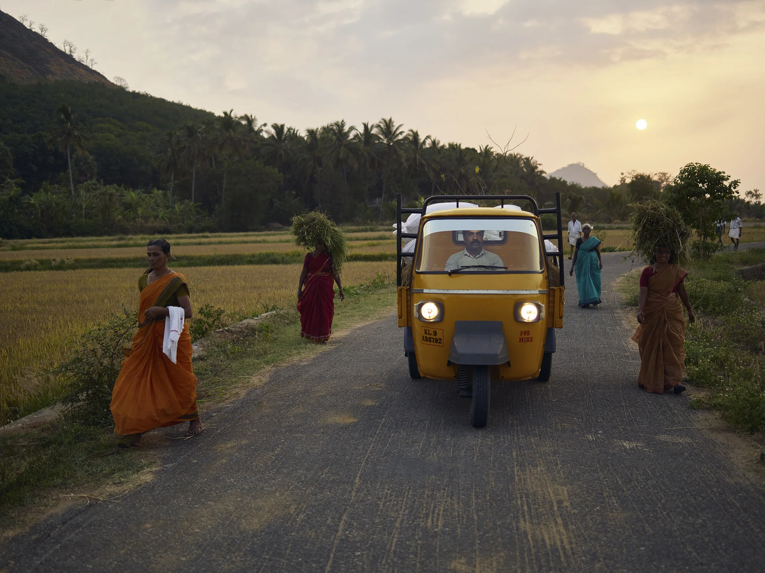 DUP_72530_006A1_Yelo_TruckonRoad_rgb_cr.jpg