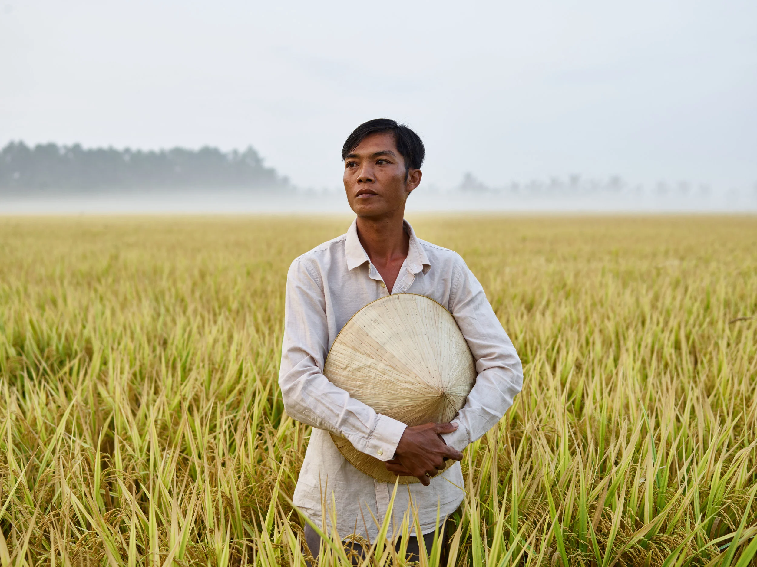DUP_72058_011A_Man_In_Field_rgb.jpg