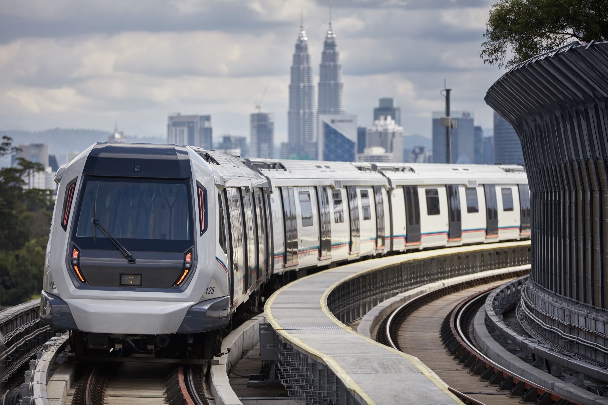 Звук приближающегося поезда. ЛРТ. MRT Train. Kuala Lumpur метро. Метро Куала Лумпур поезда.