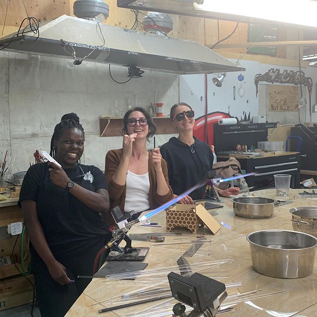Saturday beginner class was a blast with these 3 amazing student 🙏 thanks for making it out and leaning the basic of glassblowing 👊 swipe to see all the little thing they made in the 3 hours class ready for Halloween 👻 🍄 book your class or event 