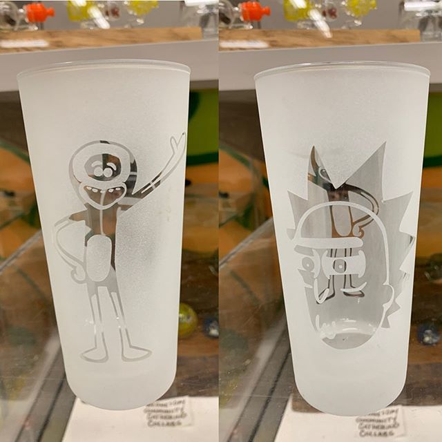 Up for akction today is these 4 #rickandmorty themed 14oz sandblasted drinking cup !! Each cup start at 0 , BIN any of them for 50, shipping is on buyer 🙏 good luck everyone and thanks for looking 👊
.
.
.
Rules MUST follow:
🔥starts at 0️⃣ .
🔥mini