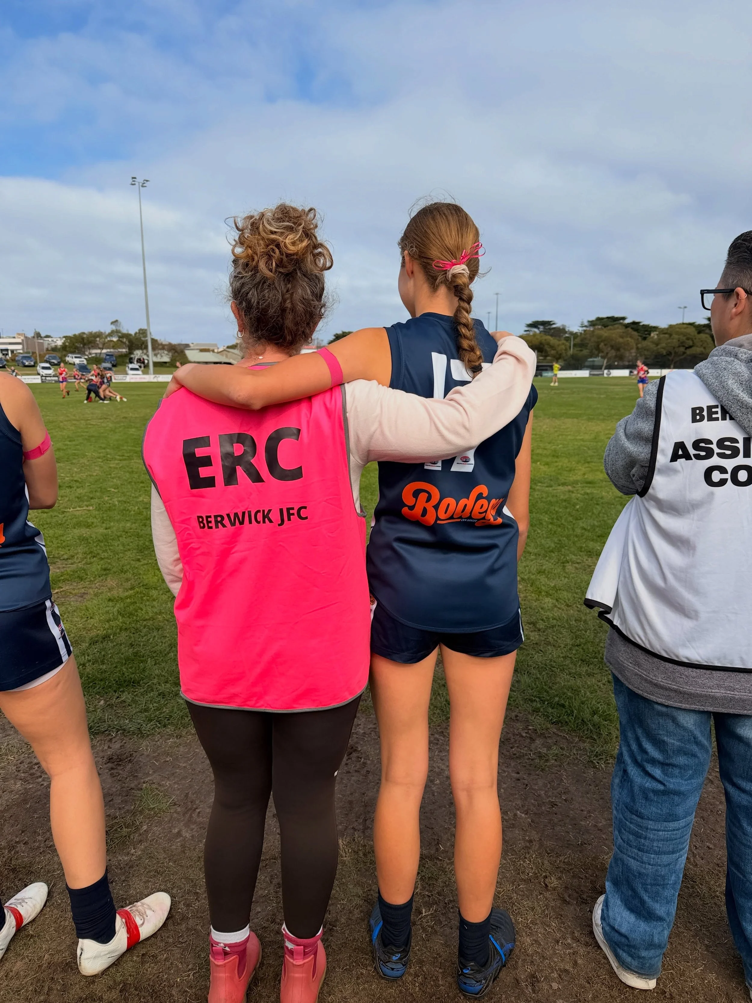 A special round 3 this weekend on Mother&rsquo;s Day 💕

The U16Girls wore pink armbands and pink ribbon for their Mums today - a symbol of thanks for all they do. 

And a big congrats to Abbey on 50 games! 👏

👉 Swipe for pics from the weekend