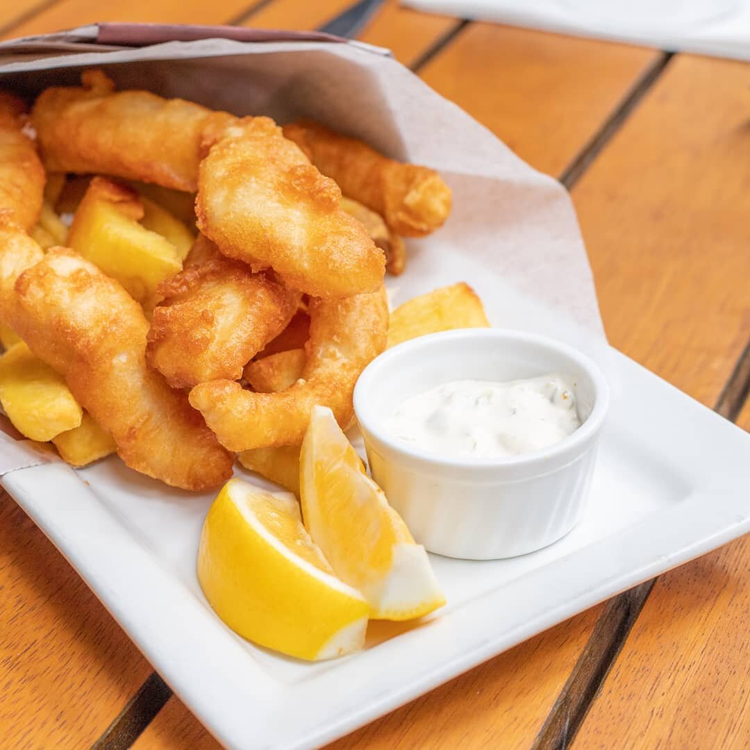 Nothing beats Finz Famous Fish and Chips! 🐟

#fishandchips #finzseafoodandgrill #seafood #queenstown #newzealand #southisland #mustdonz #queenstowneats #queenstowndrinks #newzealandeats #lakesidedining #mountainviews