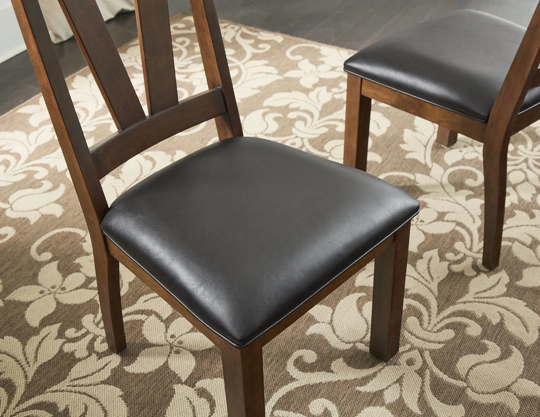 DR1015F17_Chair Detail.jpg