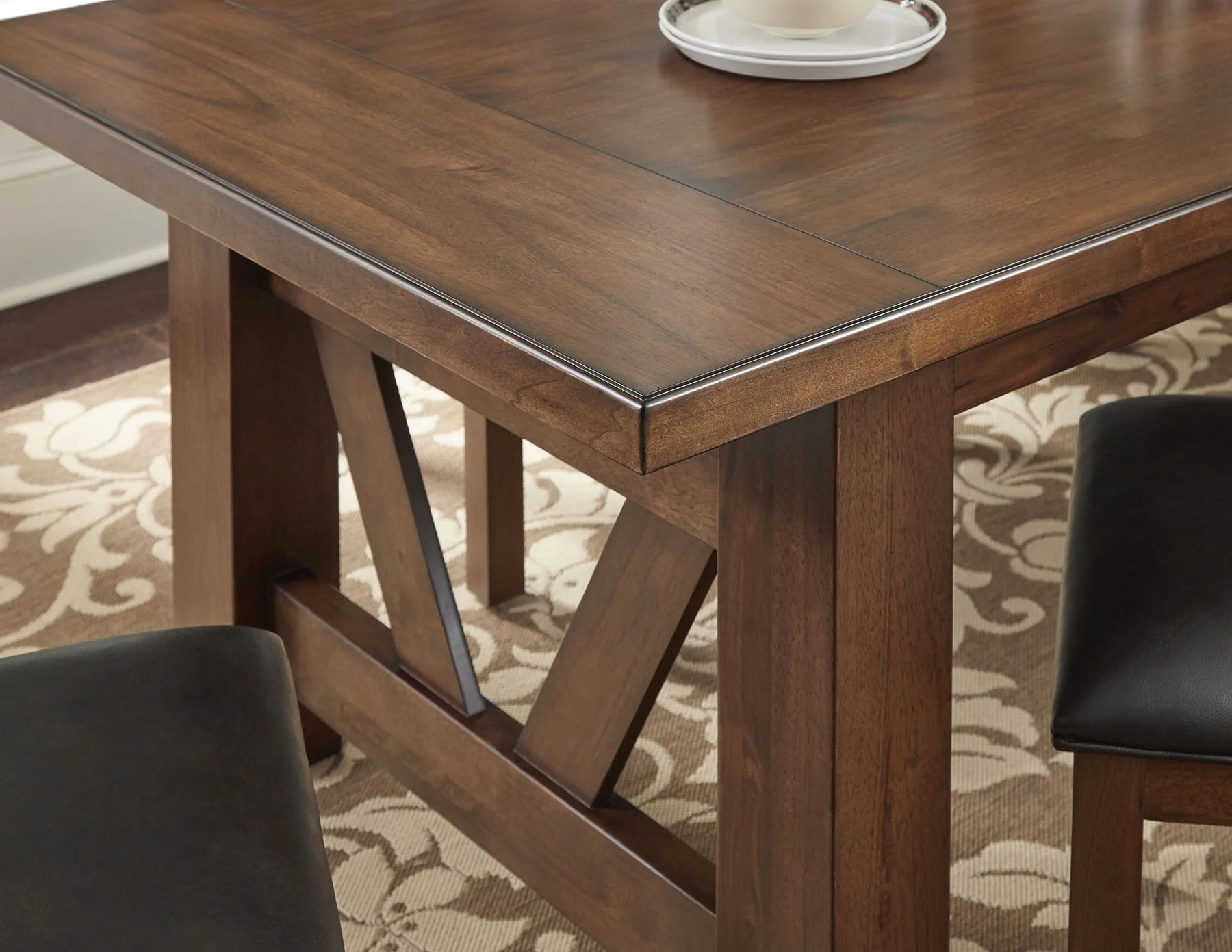 DR1015F17_Table Leg Close Up.jpg