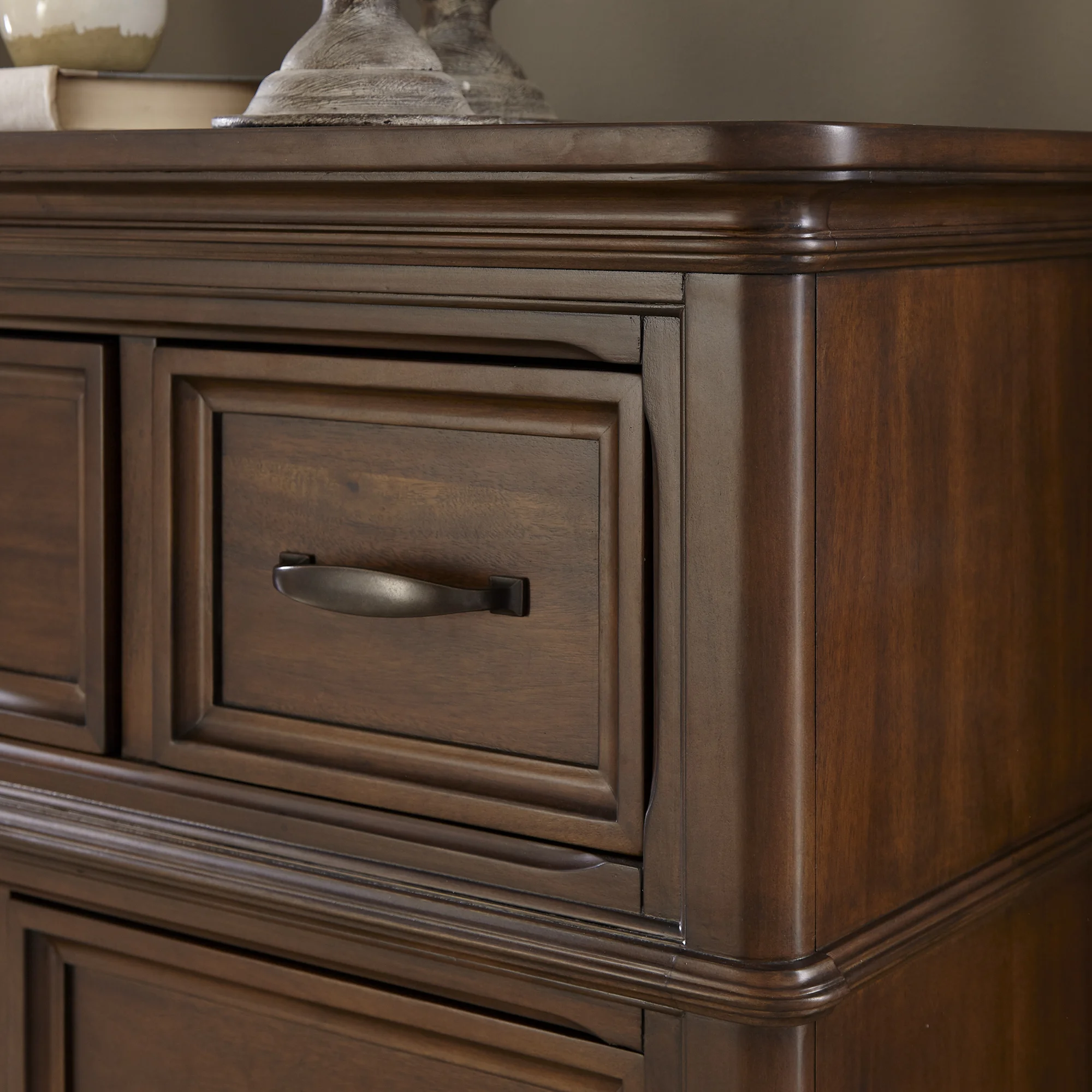 BR2002S18_Gentleman-Chest - Detail.jpg