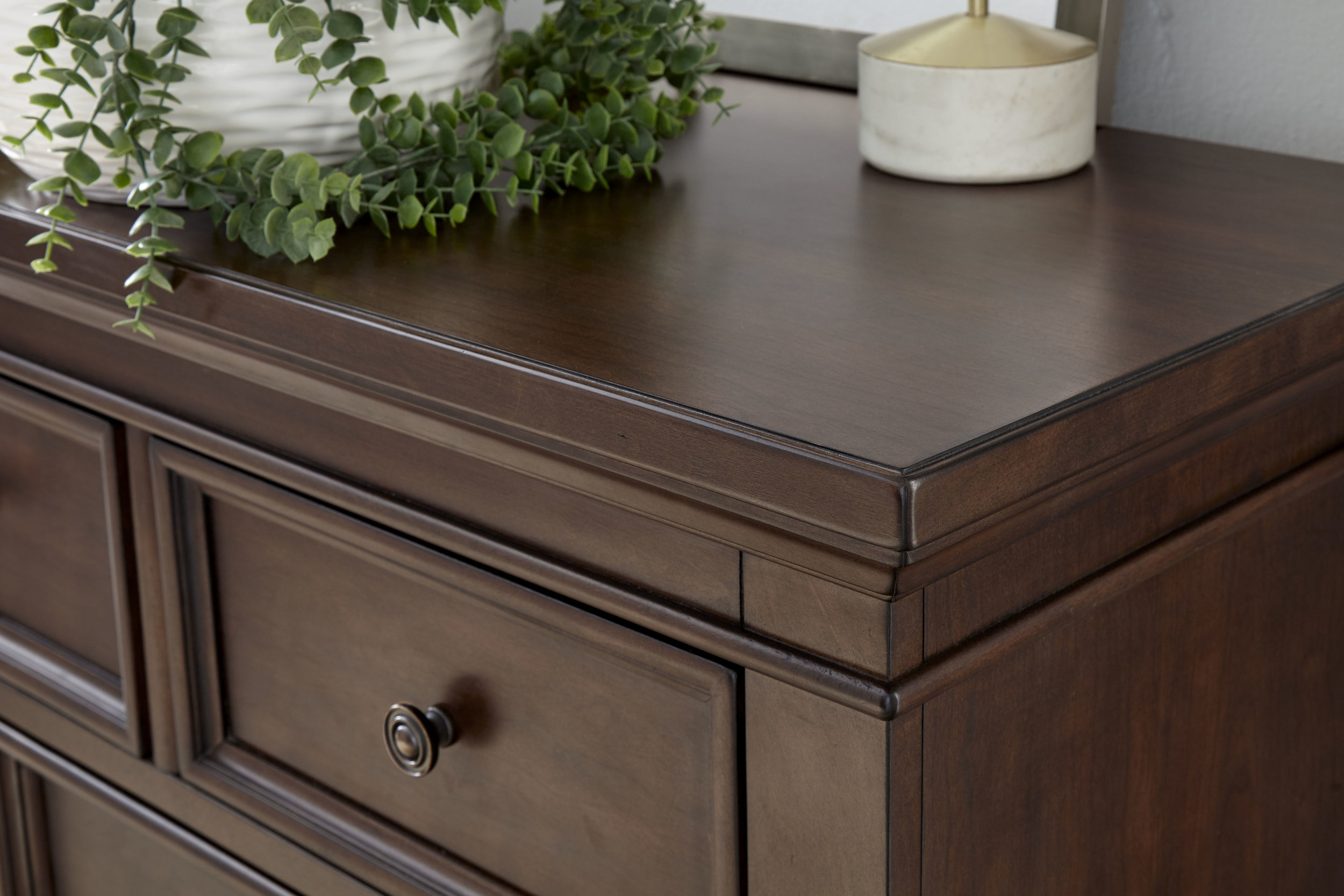8B202_GentlemanChest_Detail-1.jpg