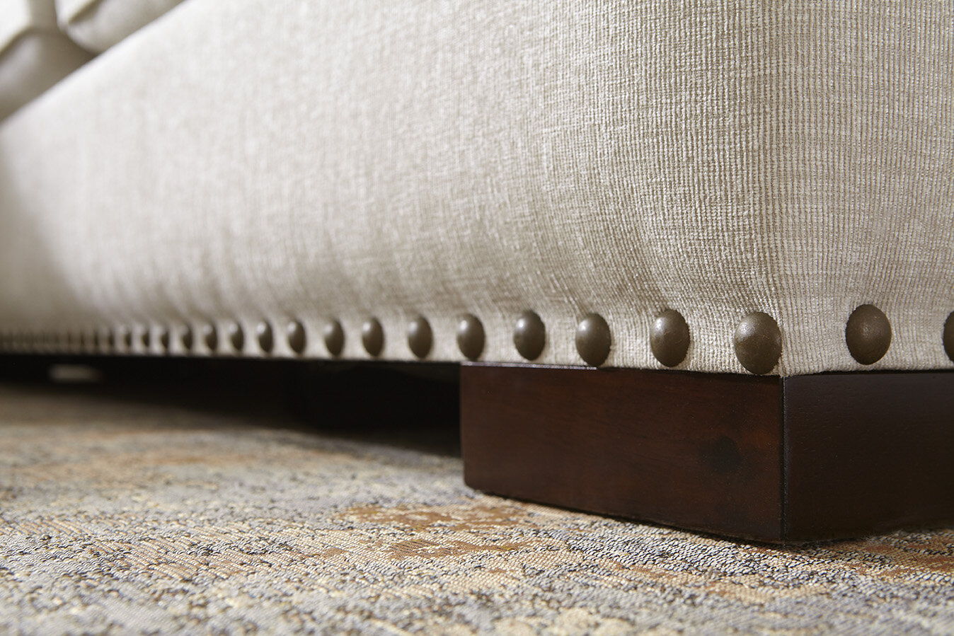 9S212U5_Sectional_Nailhead_WS.jpg