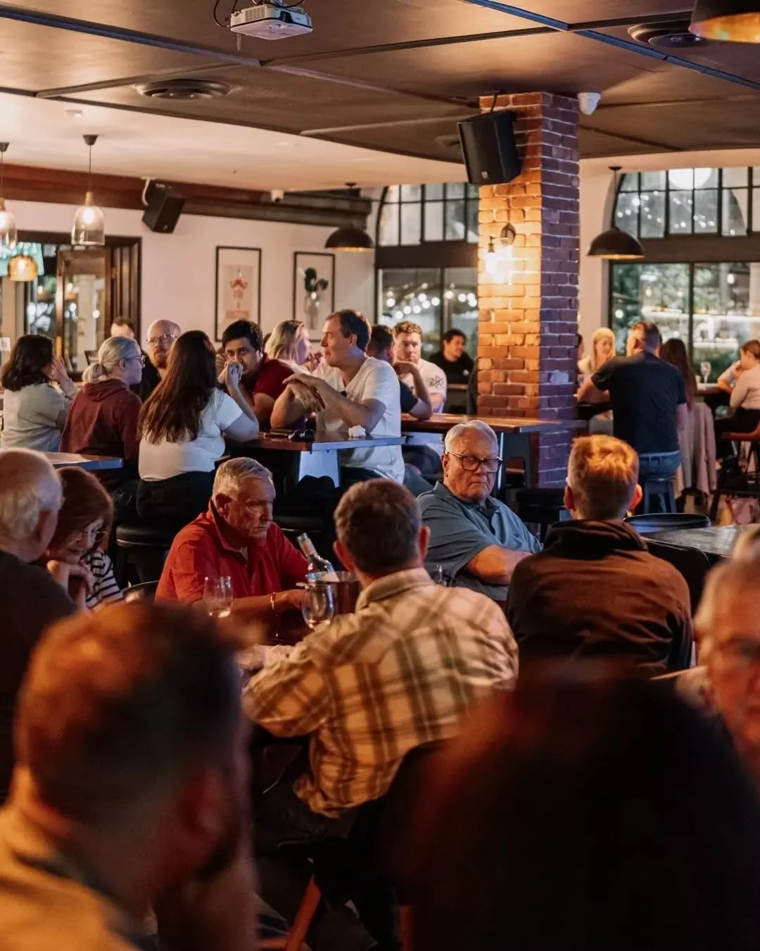 You know a good pub by how easy it is to settle in.

A few regulars, a few fresh faces, plenty of overlapping chat, and absolutely no pressure to be anywhere else.

All you really need is a seat and a half-decent excuse to stay for another round. 🍺
