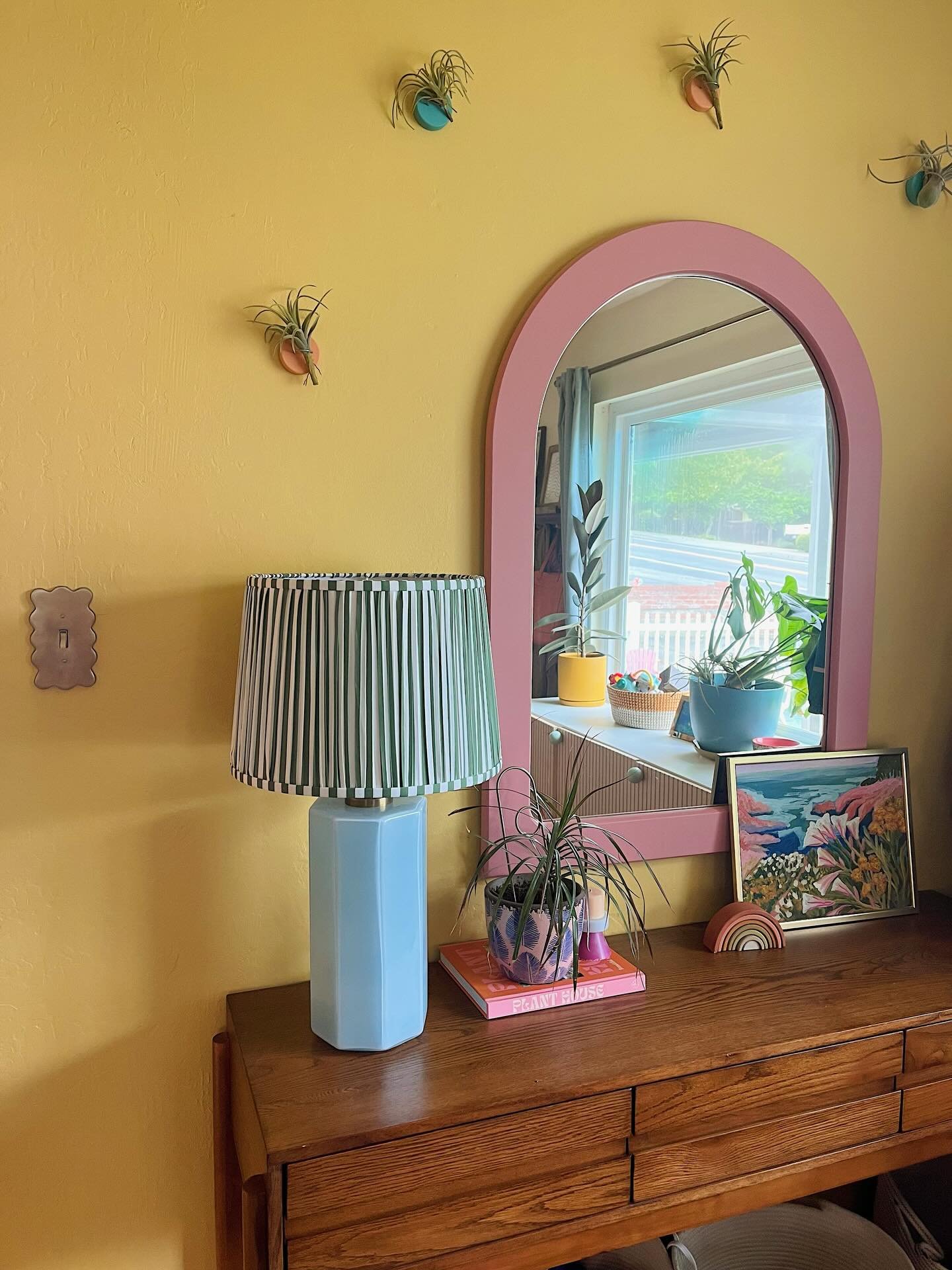 The world&rsquo;s on fire, but I&rsquo;ve had two broken lamps for literally months on end and I finally replaced them 🙌 she cute!!