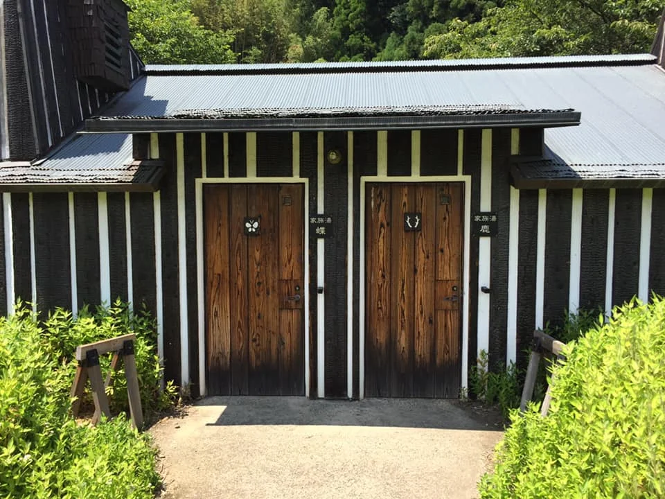 家族湯入り口