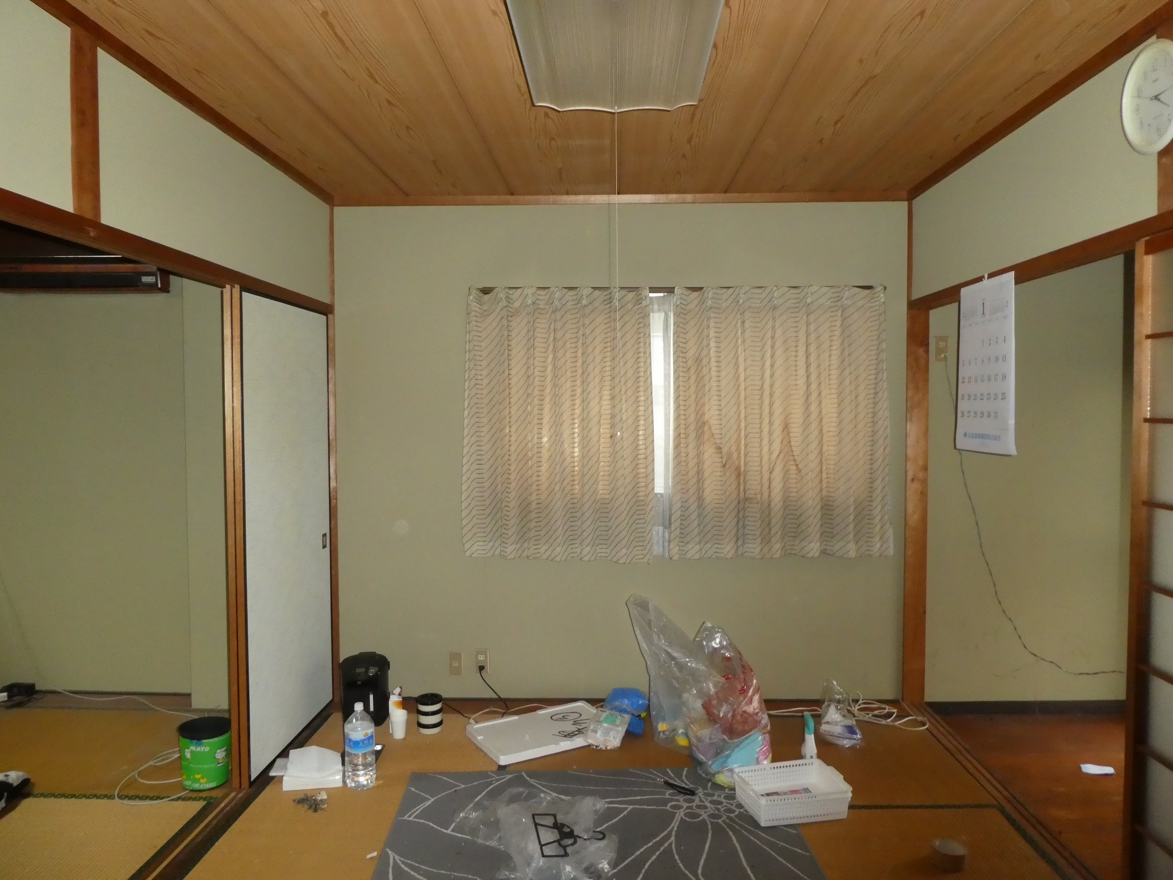 ２階は三つ間続きの部屋が並んでいました