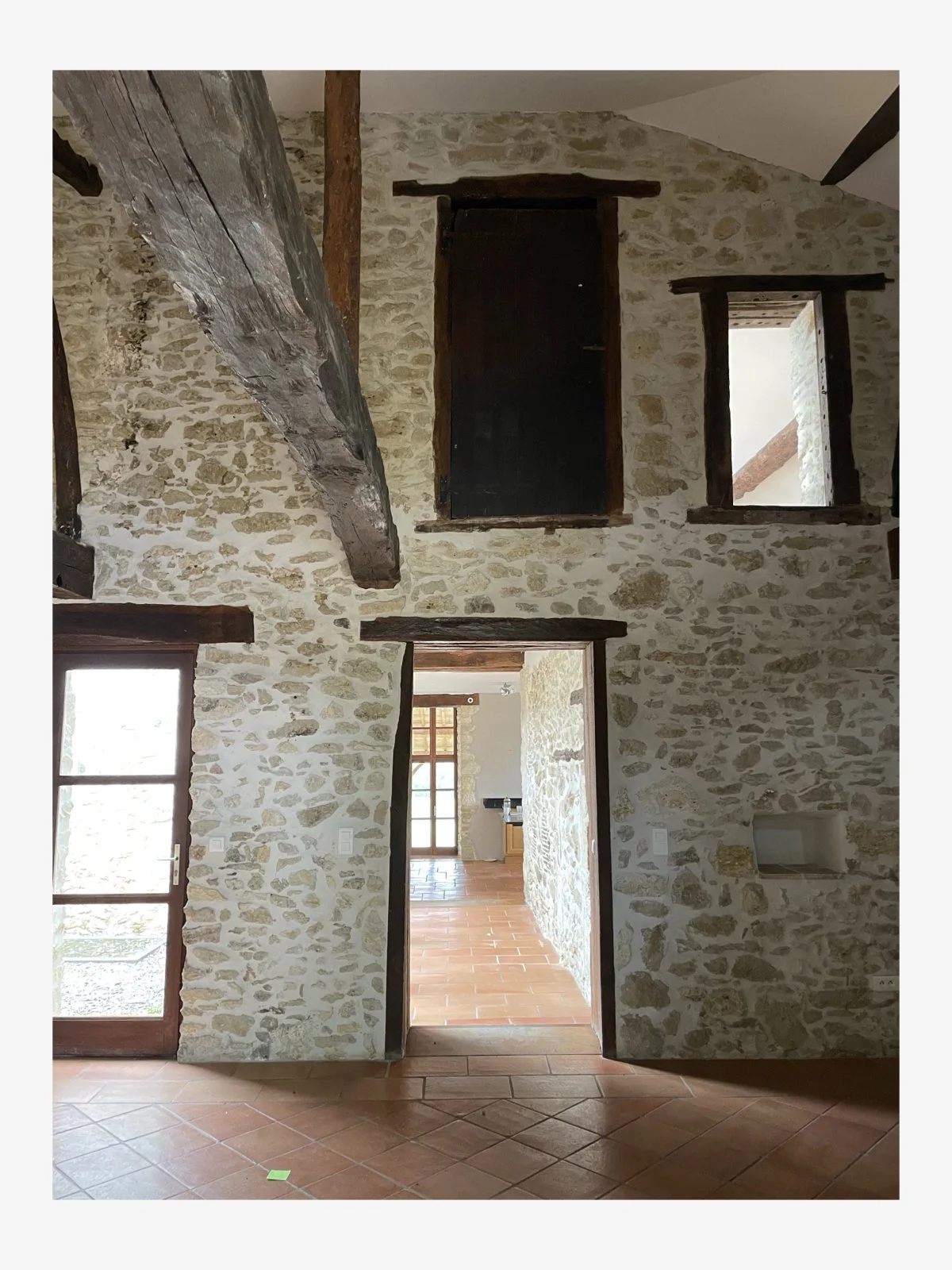 Sejour looking through to hallway.jpeg